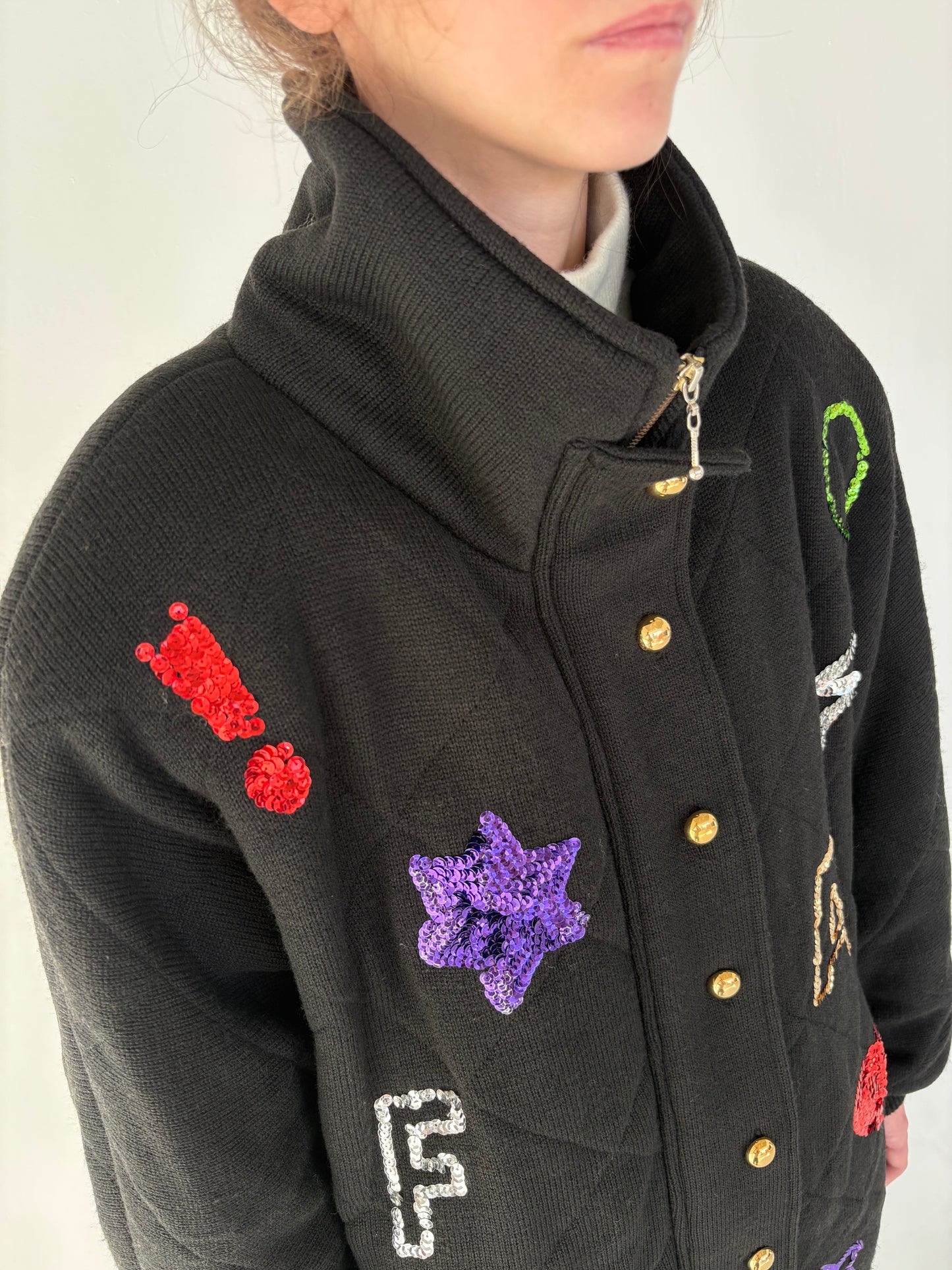 Jacheta vintage neagră groasă și lungă cu aplicații manuale din lana extrafina