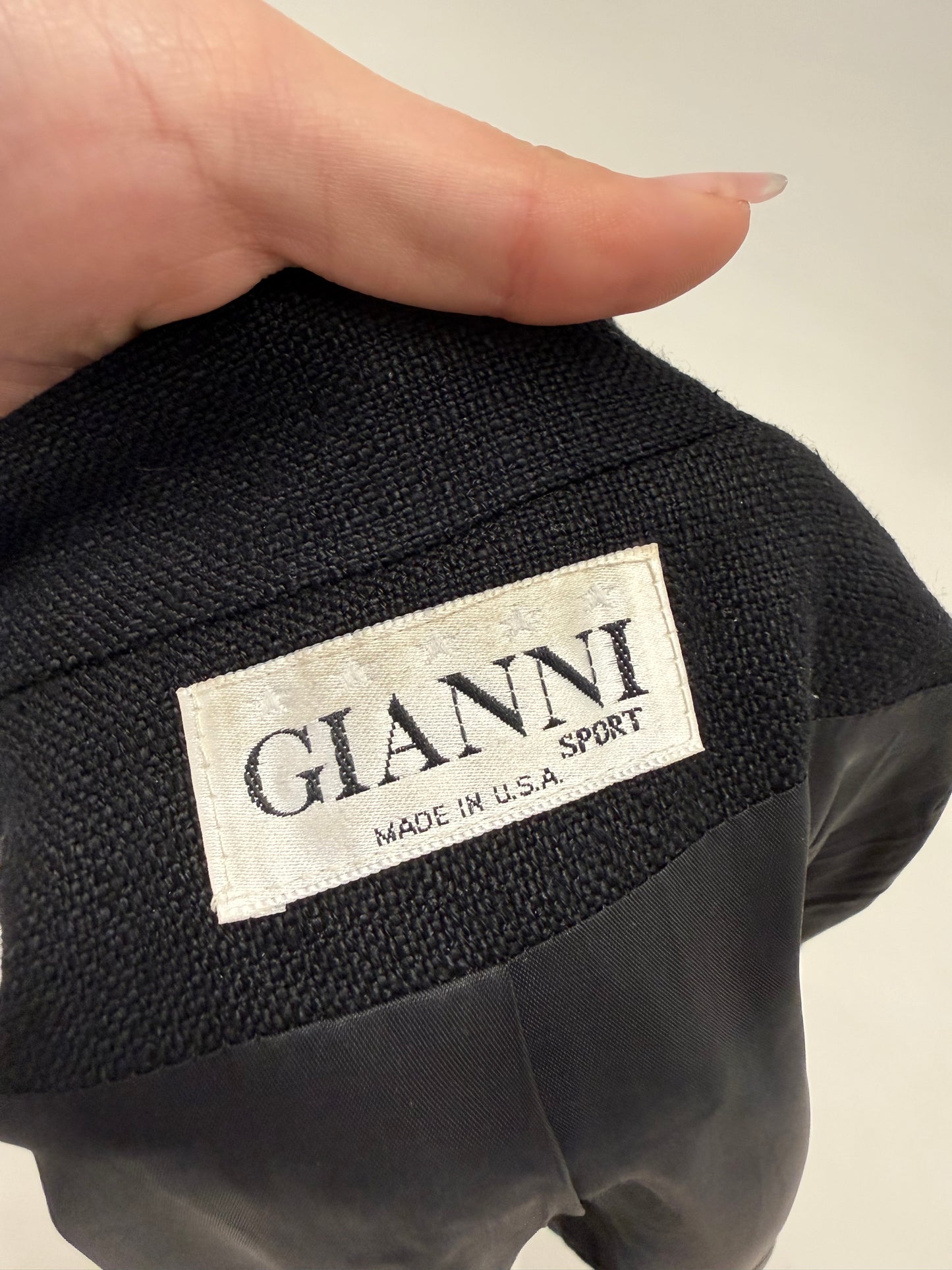 Sacou cambrat negru din pânză premium texturată