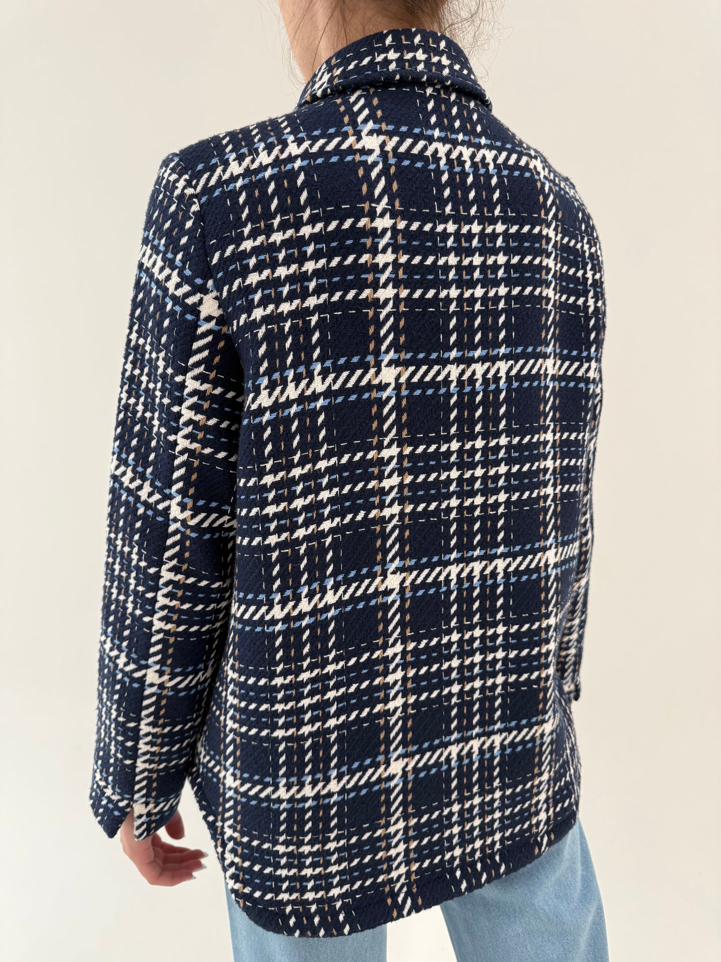 Jacheta cu influențe casual în carouri și croi actual stil overshirt