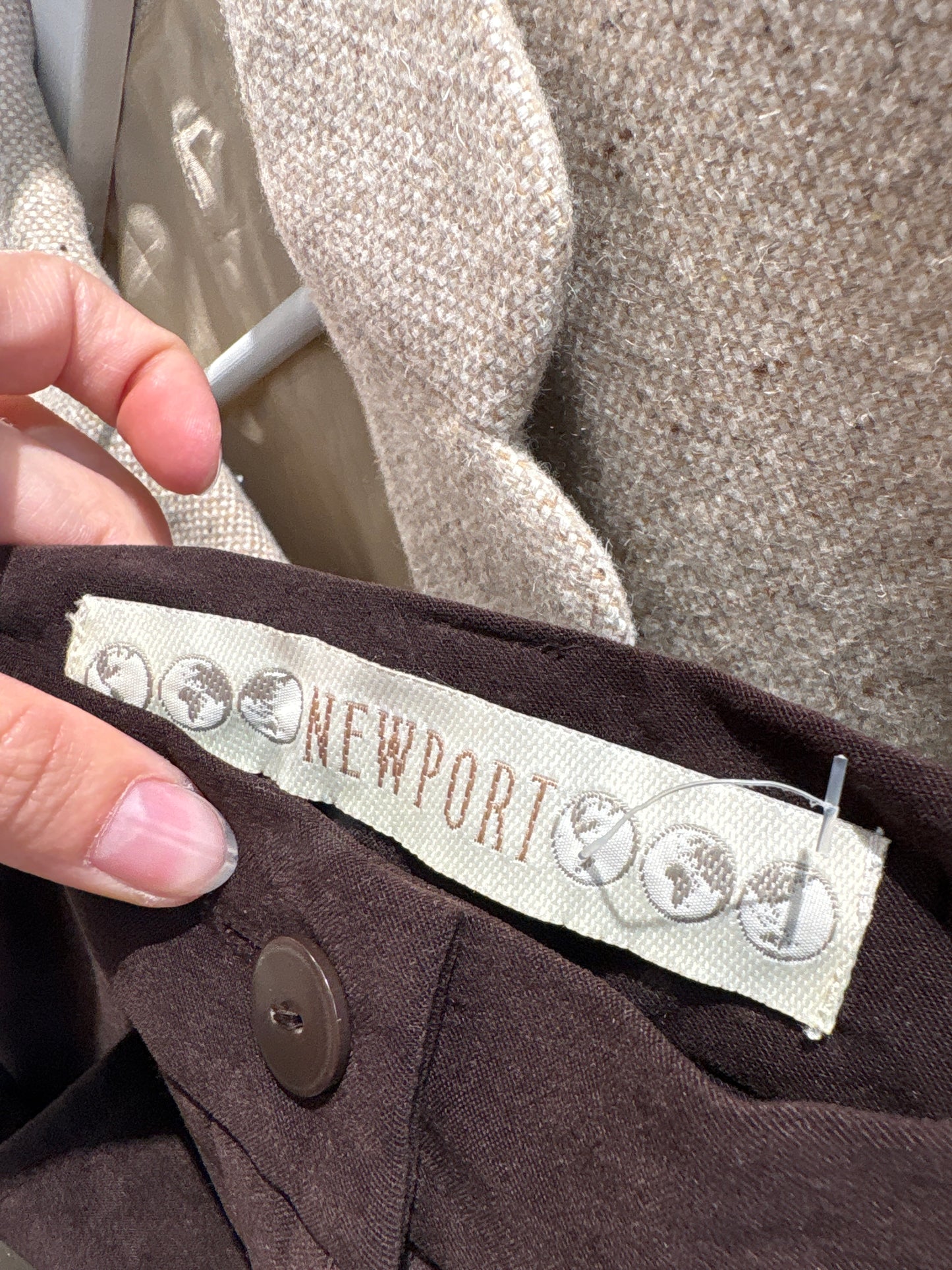 Pantaloni țigaretă chocolate brown cu talie ultra înaltă și aspect de piele întoarsă