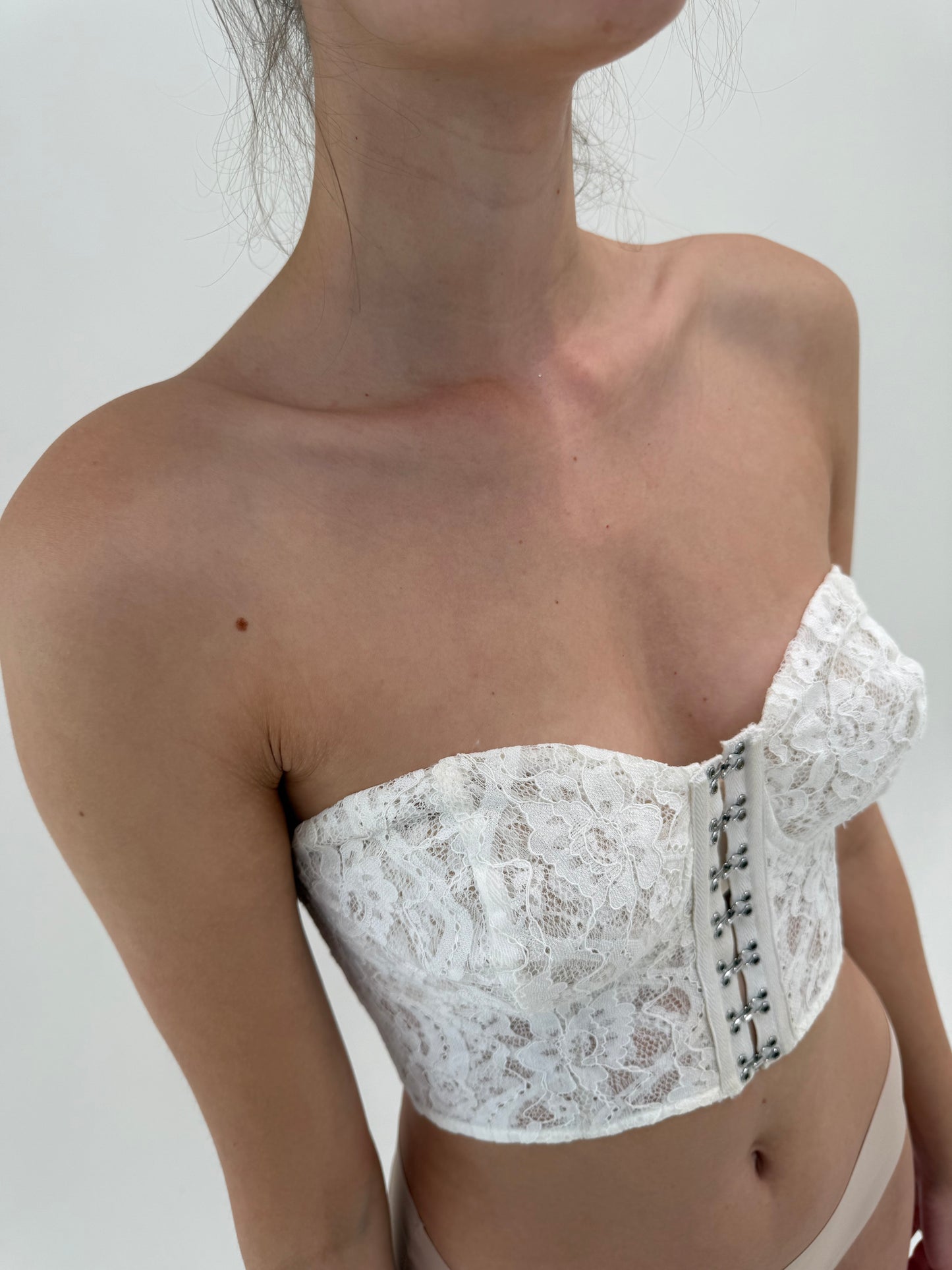 Corset cu cupe cropped din dantelă