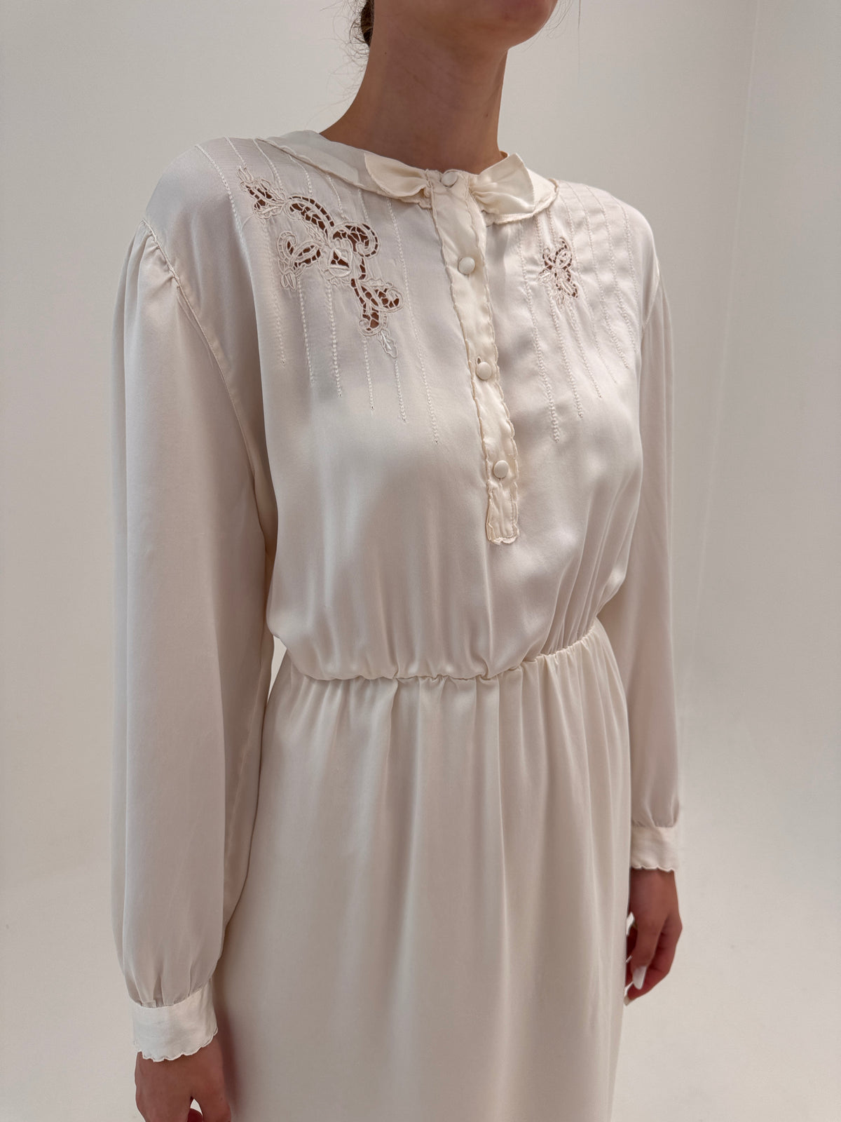 Rochie italiana butter white bijuterie din mătase naturală brodată manual
