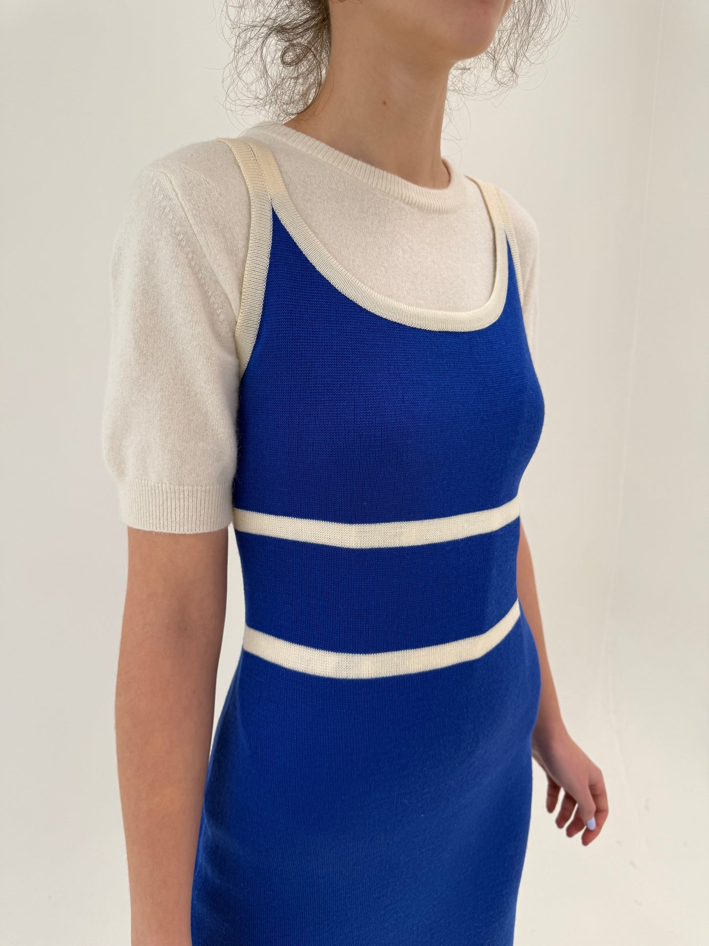 Rochie maxi din tricot de lana extrafina indigo blue cu talie marcată vizual