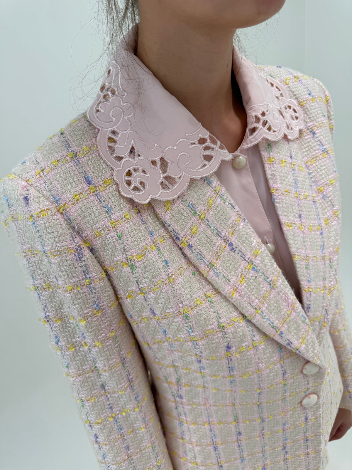 Costum roz pudrat din boucle excepțional de bumbac și lana
