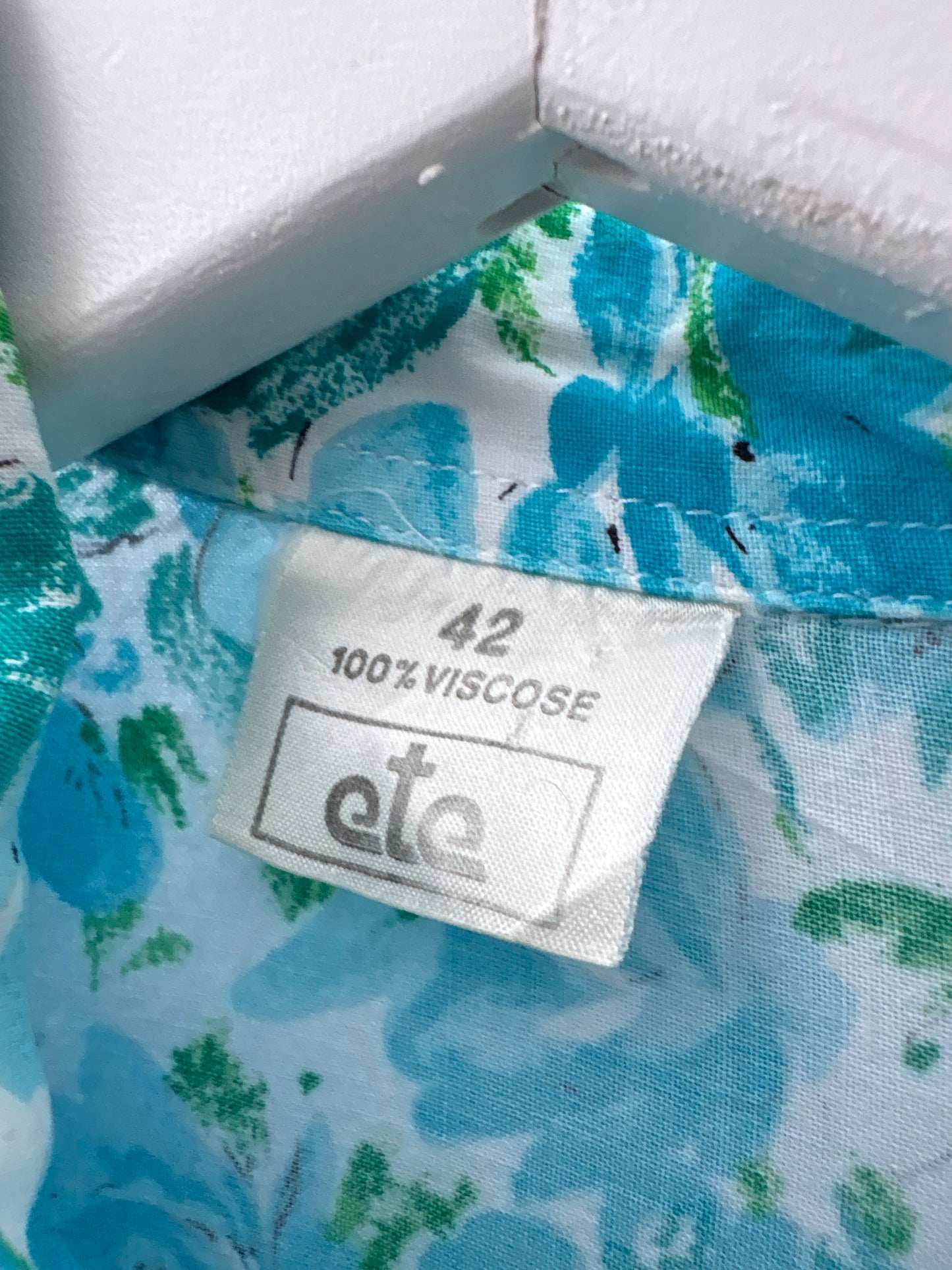 Cămașa vintage în culori superbe și print floral super vaporoasă