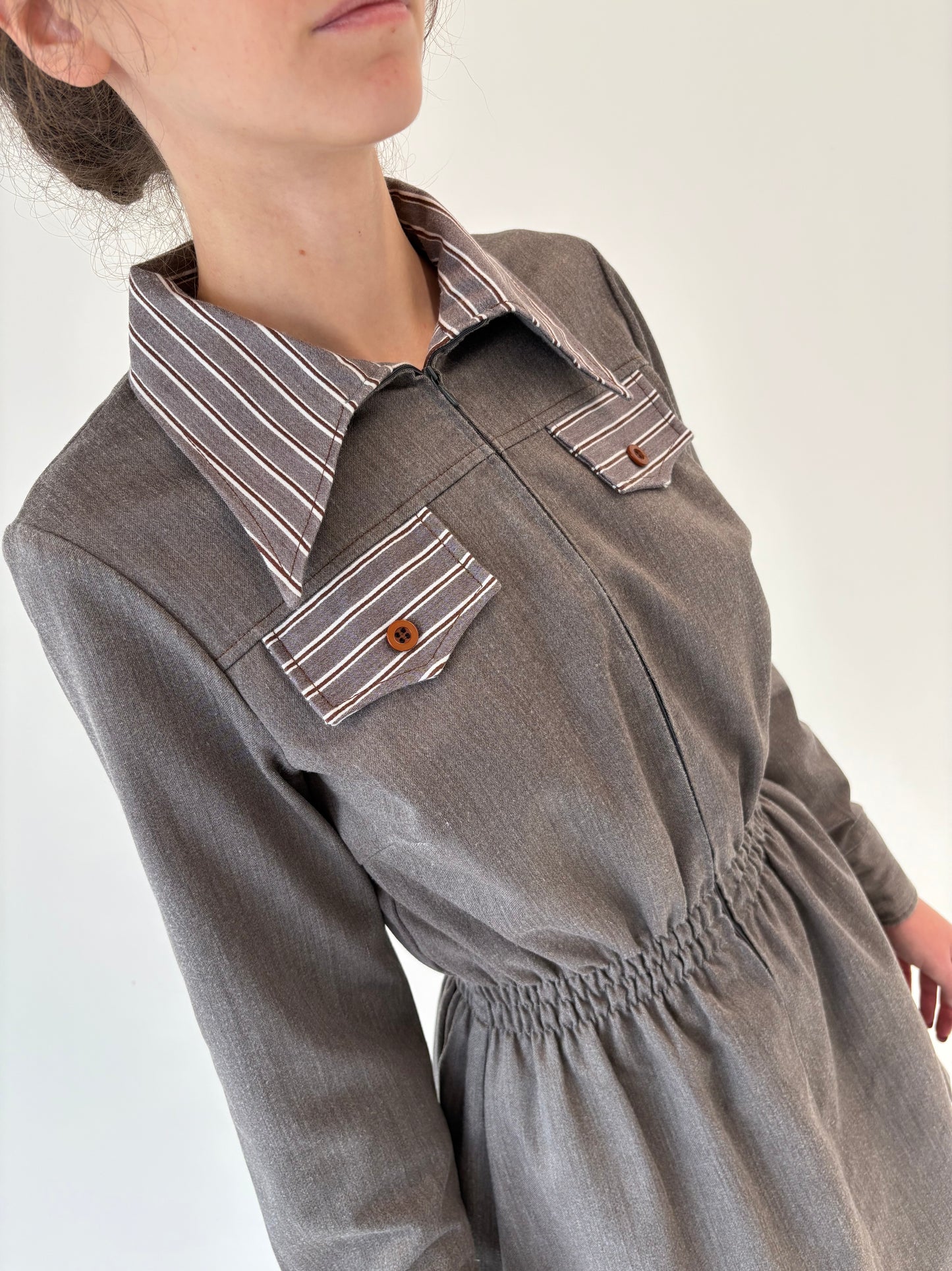 Rochie old vintage anii 70 graphite gray din stofă cu talie ultra înaltă