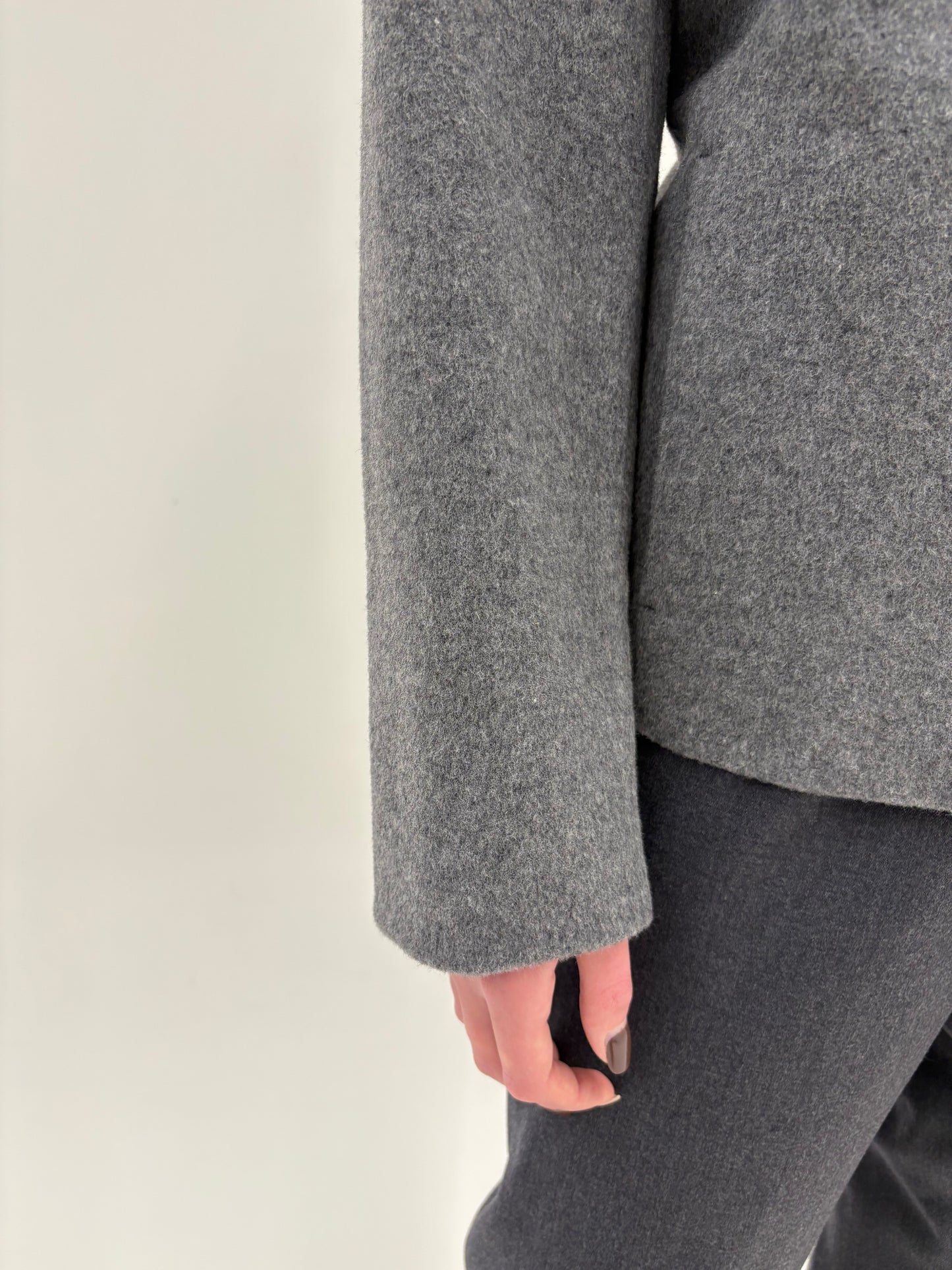 Jacheta luxury Madeleine din stofă groasă extrafina de lana cu revere late