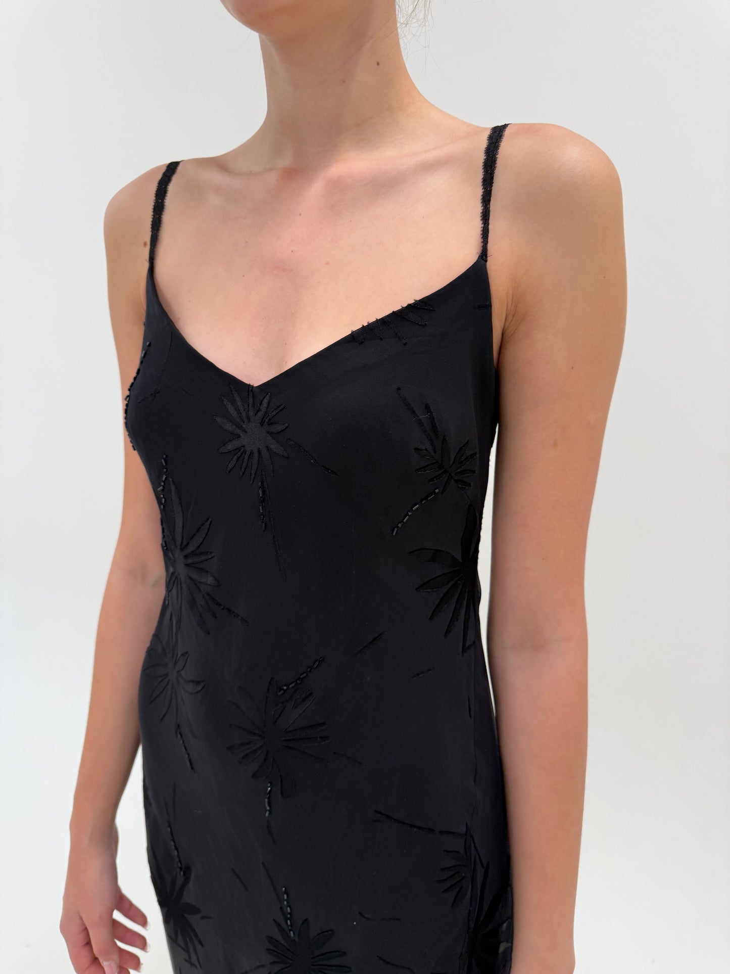 LBD tip furou din 70% mătase naturală in bie cu aplicații manuale delicate