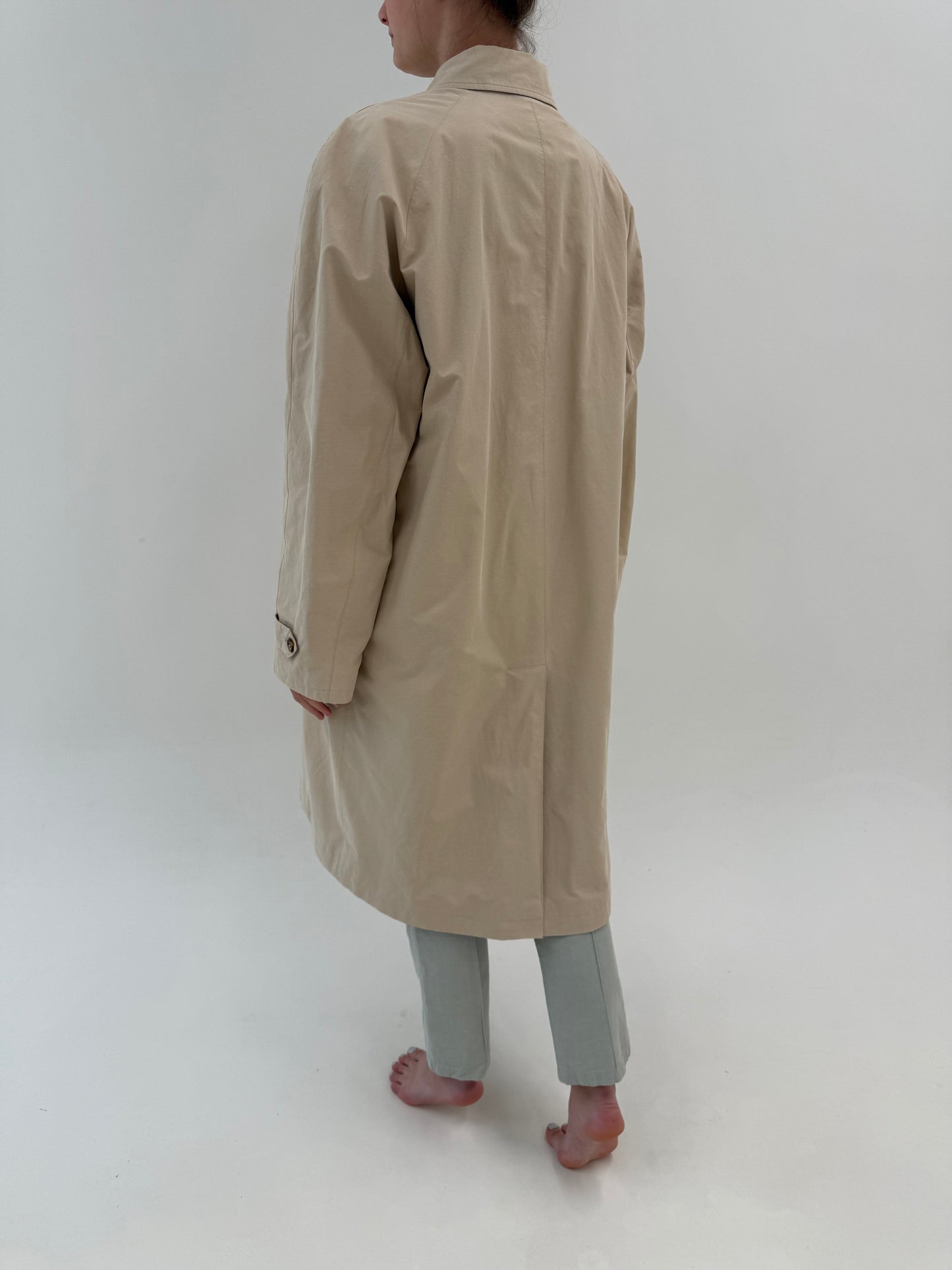 Trench tall Loro Piana nude de vară din bumbac în croi clasic