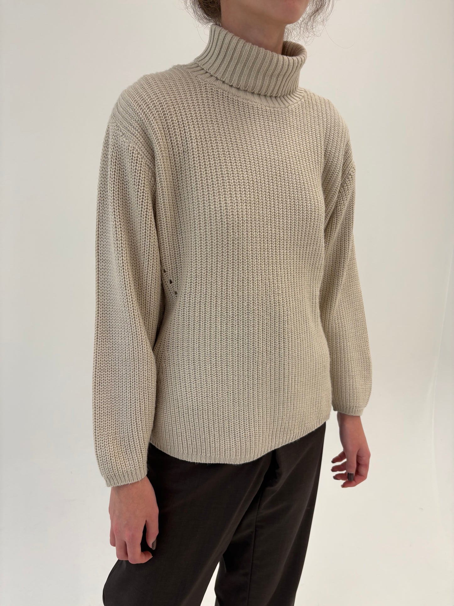 Maleta italiană off white petite in croi lejer din lana extrafina groasă