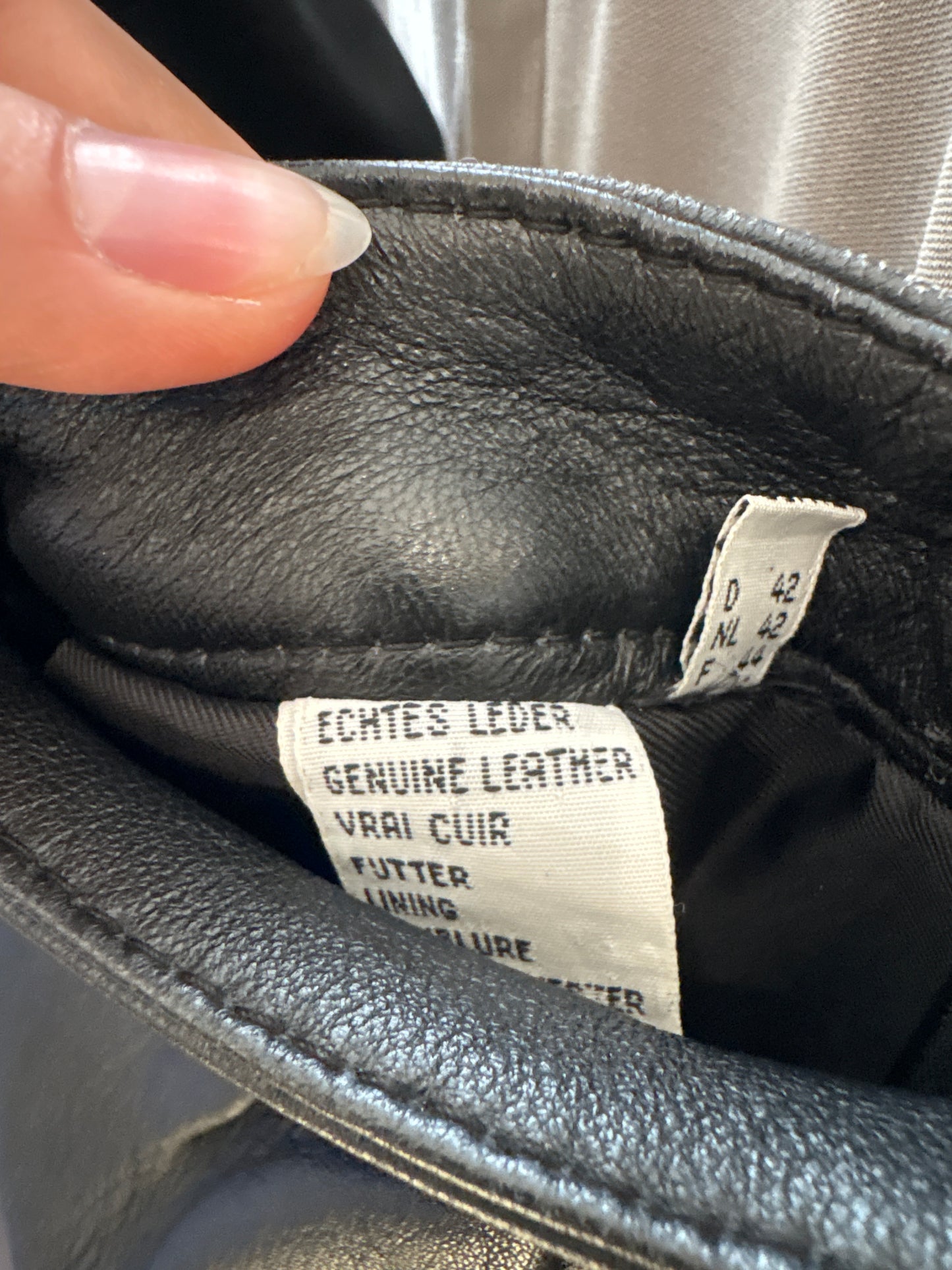 Fustă din piele naturală cu buzunare, talie ultra înaltă și pense