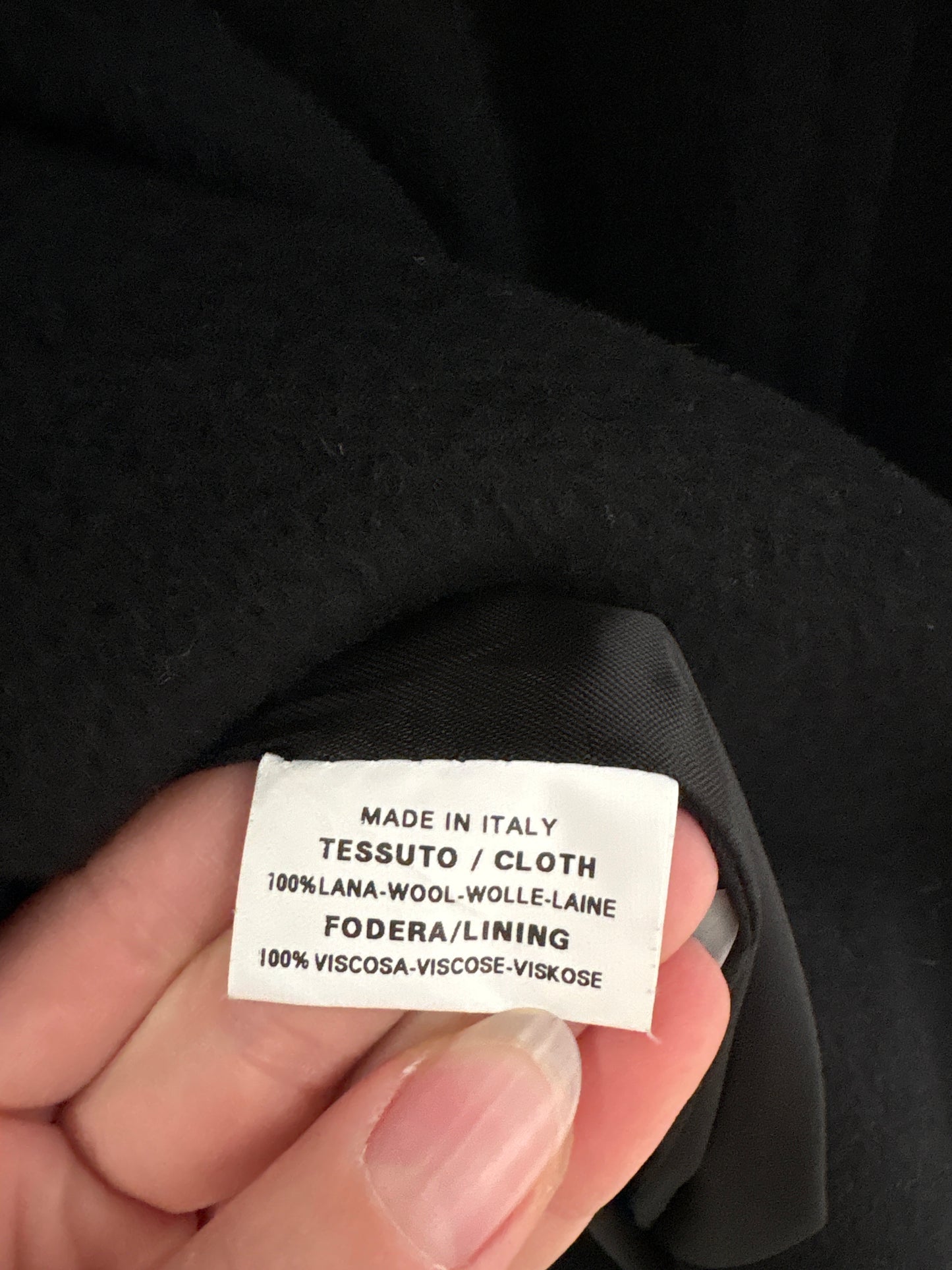 Palton negru italian din stofă de lana excepțională în croi clasic revenit în trend