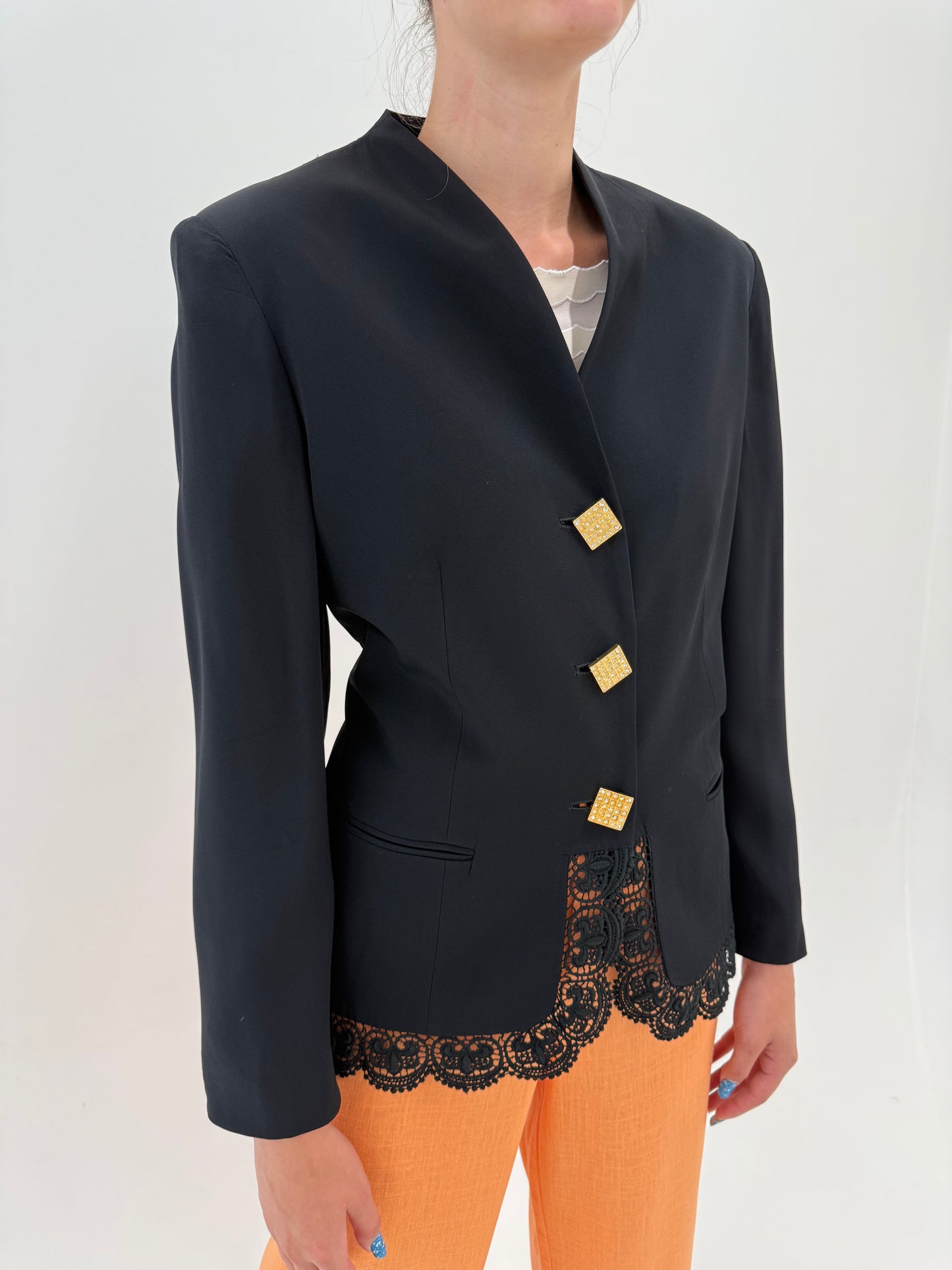 Sacou negru luxury Luisa Spagnoli cu nasturi metalici bojuterie aurii și dantelă macrame