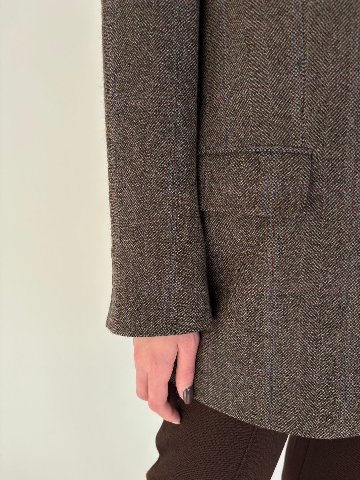 Sacou italian din tweed de lana și cașmir în nuanțe neutre și carouri fine