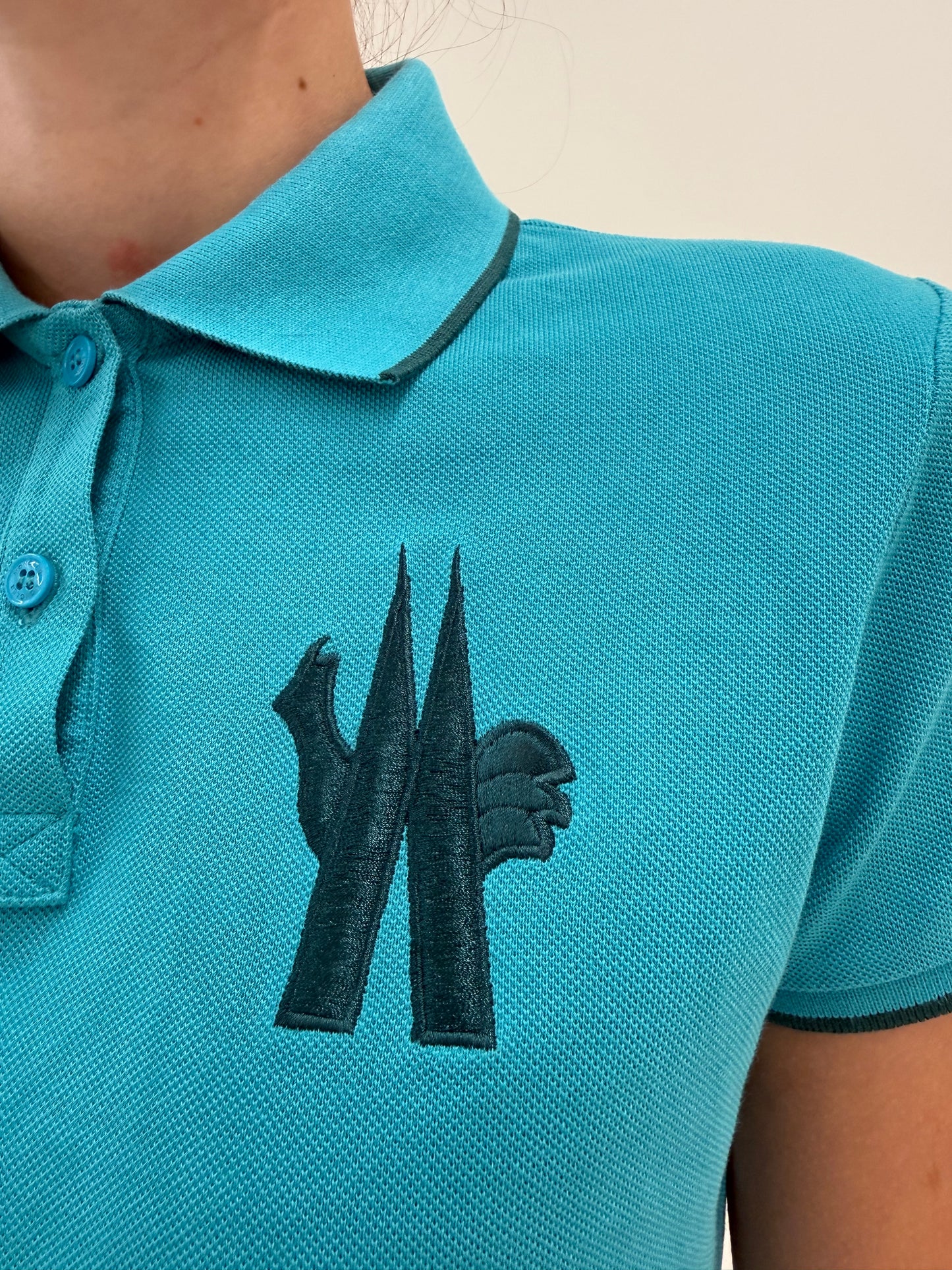 Top polo Moncler aqua blue din bumbac de gramaj mare