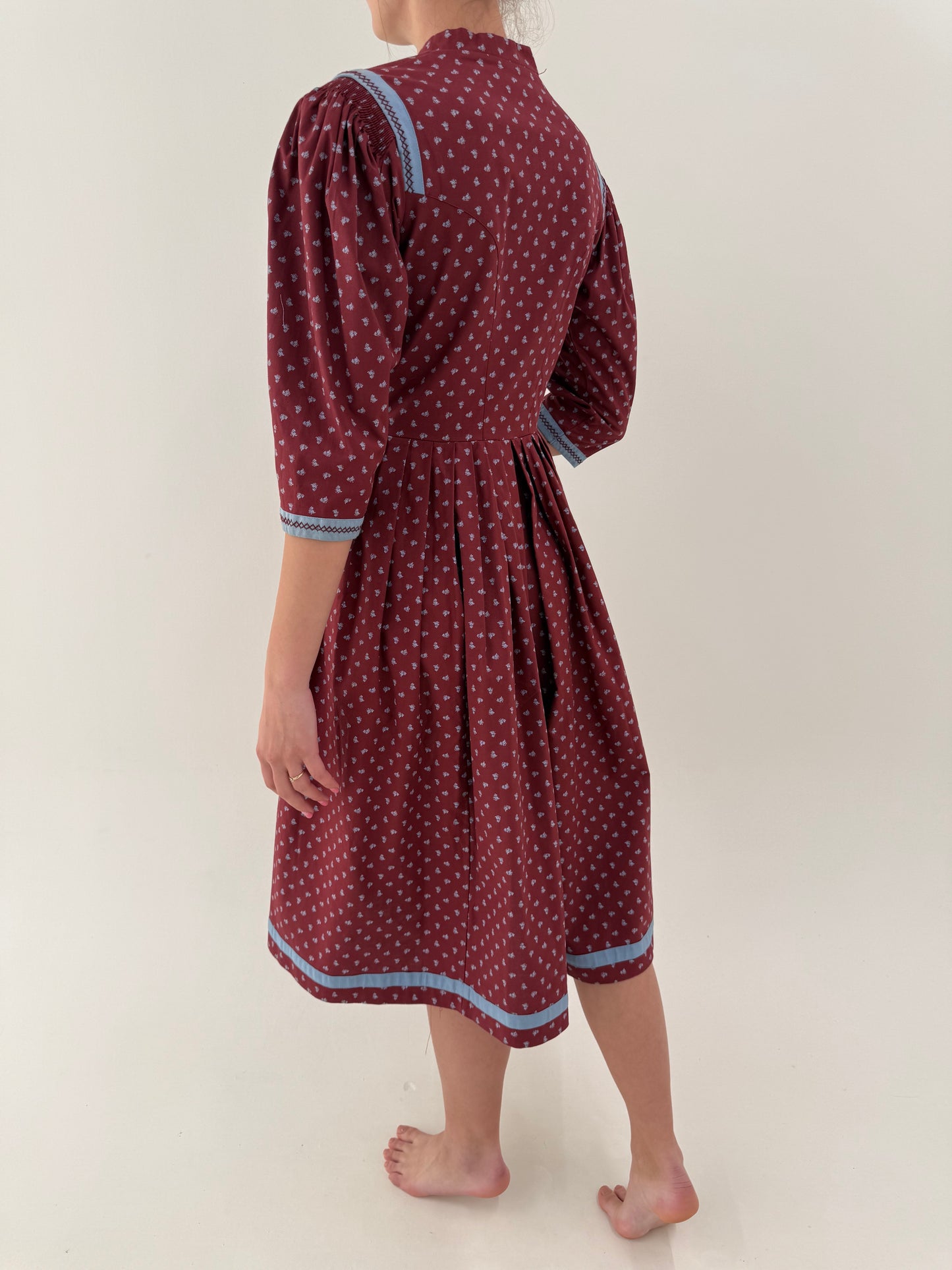 Rochie vintage burgundy cu print floral delicat baby Blue și corsaj