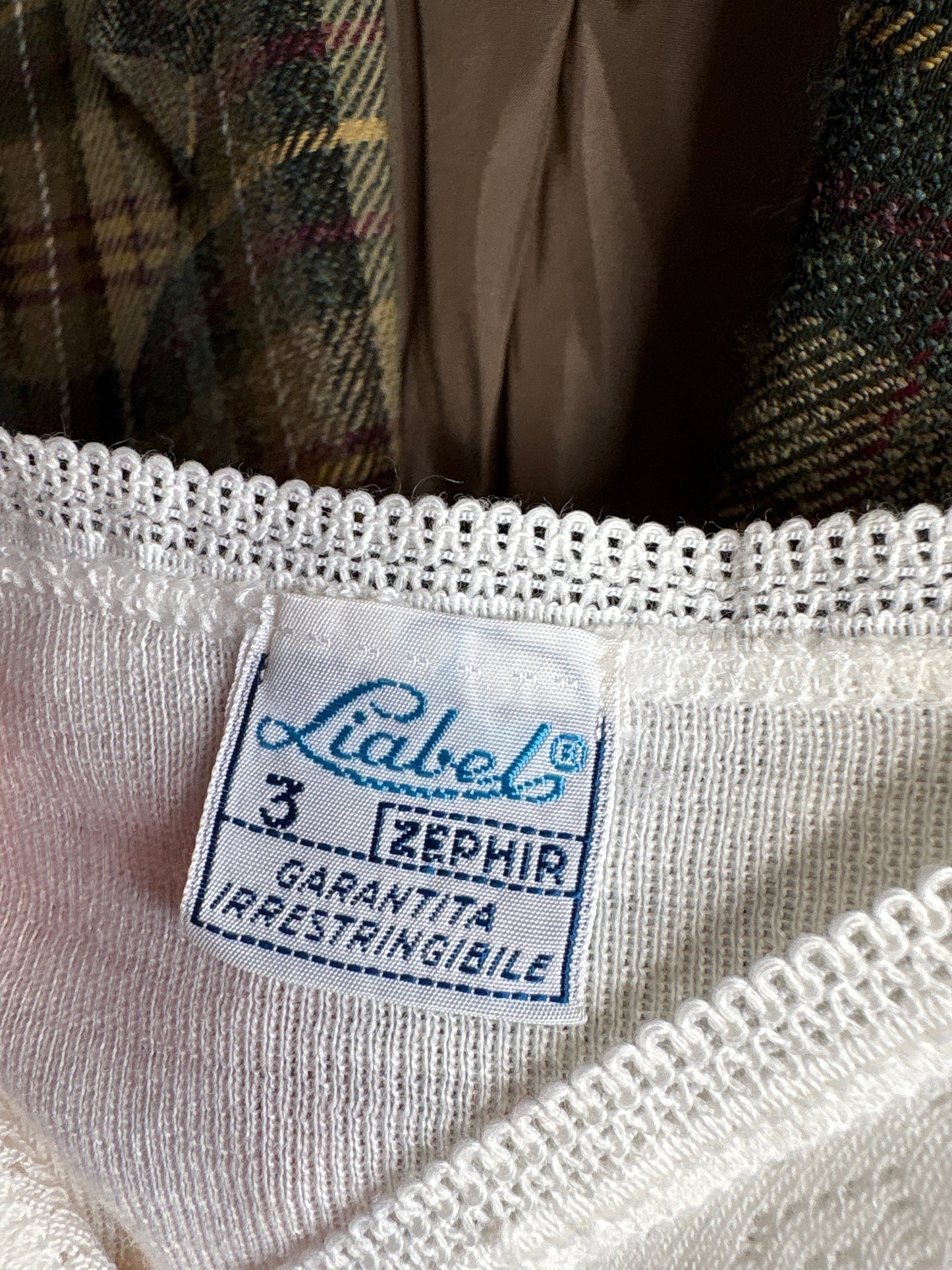 Maieu cambrat italian high end din lana extrafina irestringibila