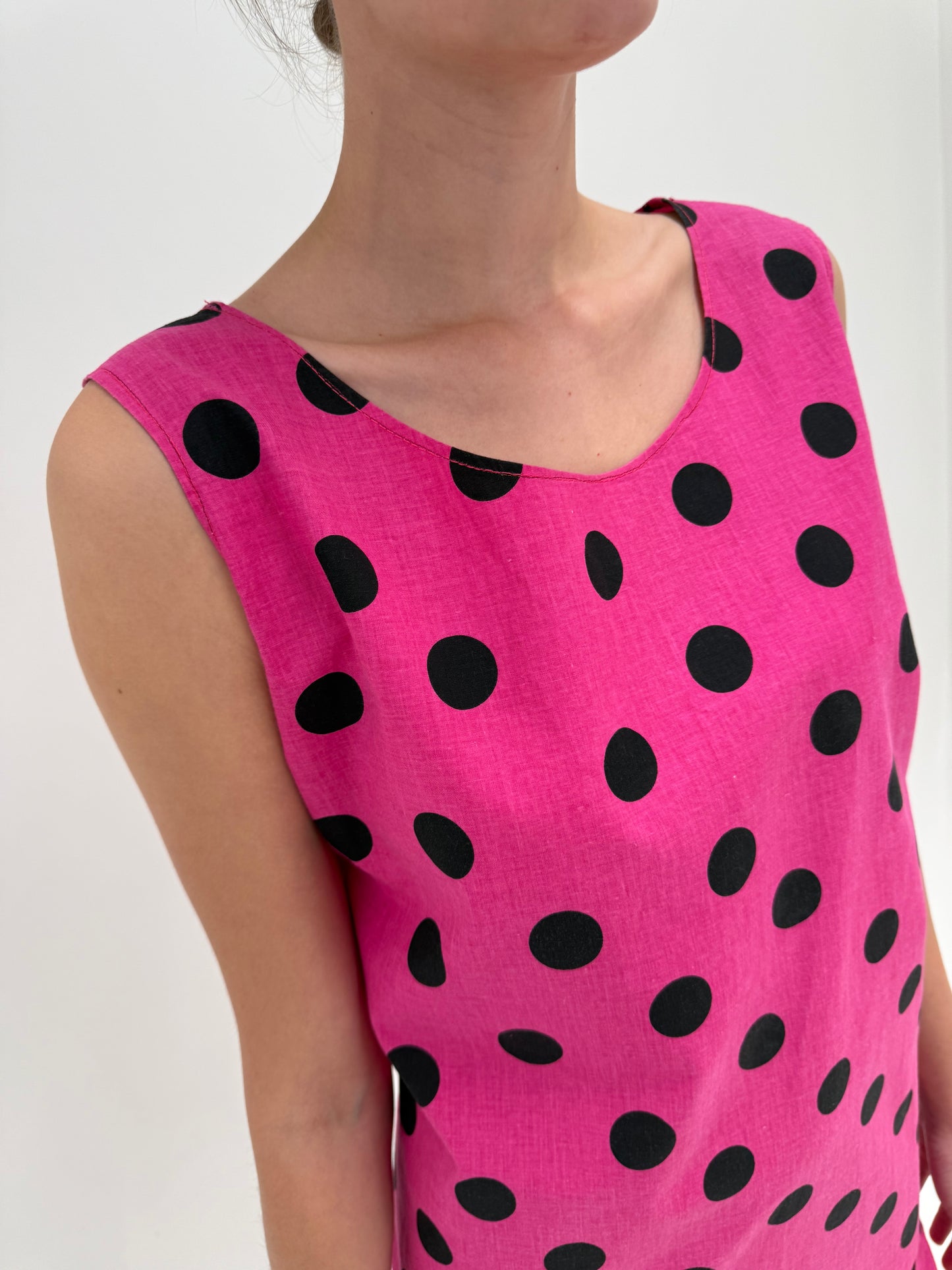 Rochie vintage fucsia cu buline negre din pânză de in