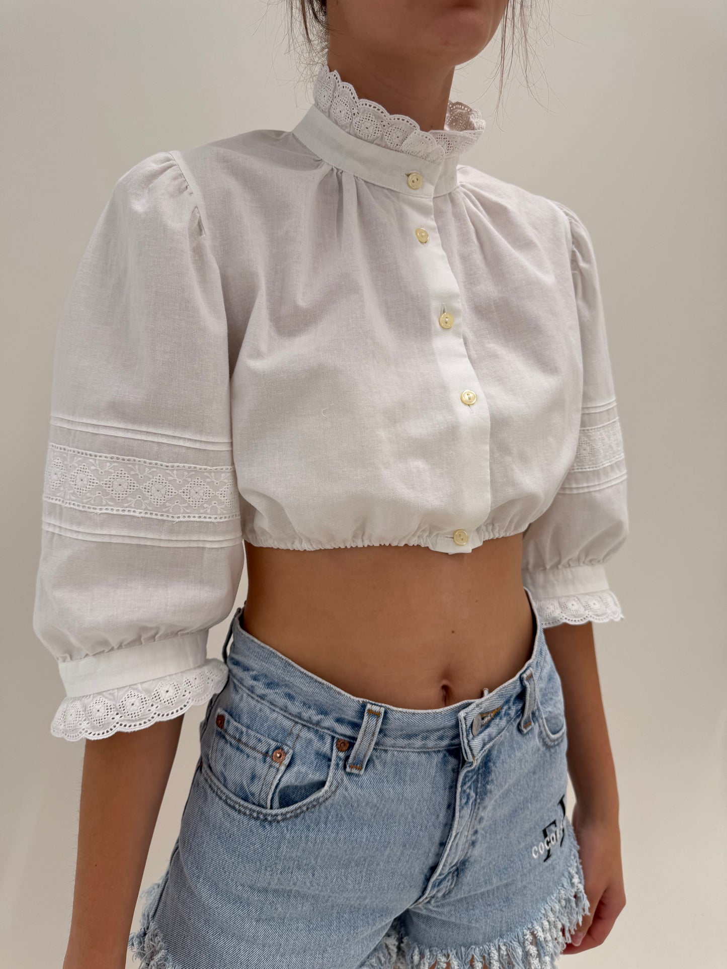 Top vintage din panzica de bumbac cu broderie anglaise