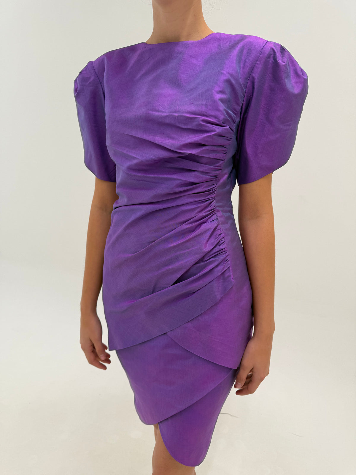 Rochie old vintage anii 80 în croi sculptural din shantung de mătase naturală