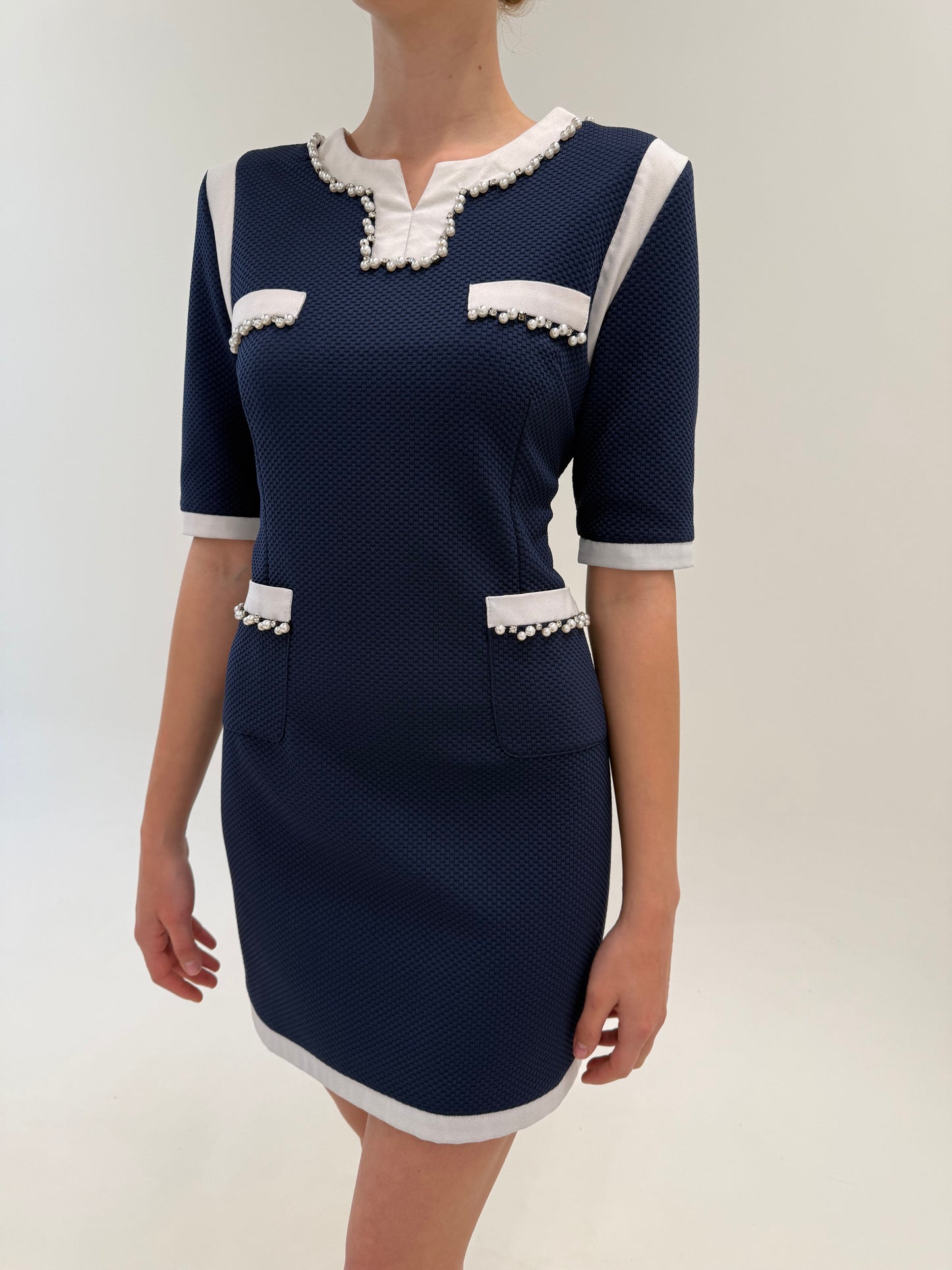 Rochie Max Mara cu aplicații manuale perle de la business la cocktail Navy cu alb