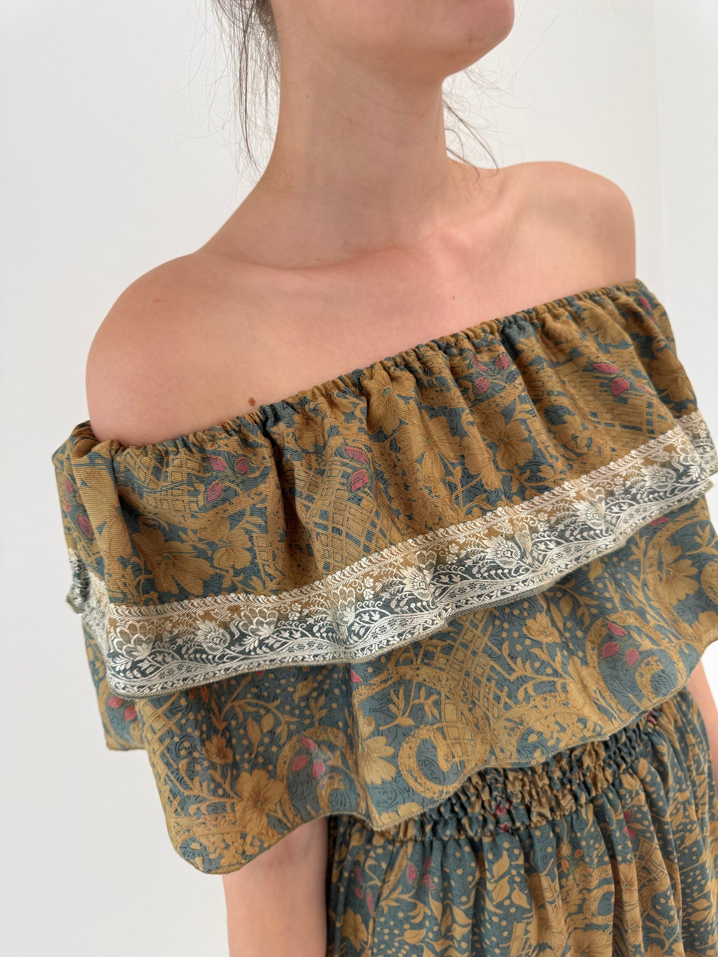 Rochie maxi boho 70% mătase naturală care se poate purta și cu umeri goi