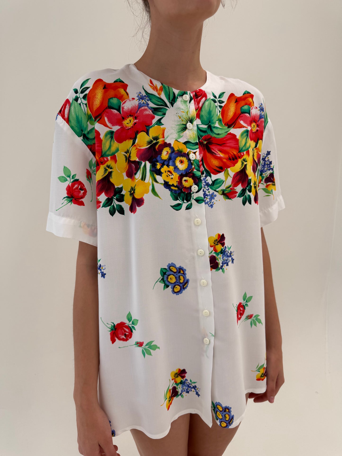 Cămașa vintage cu print floral superb din material premium natural