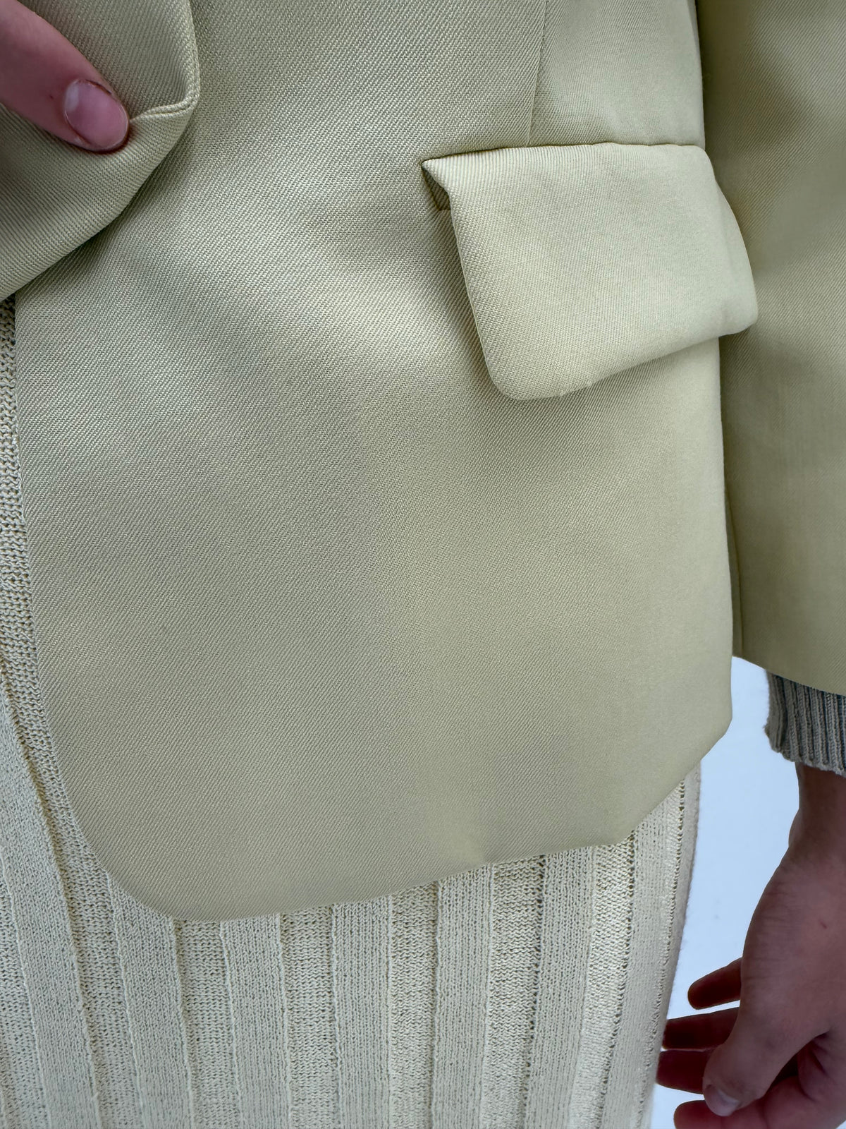 Sacou petite cambrat italian din lana extrafina virgină butter yellow