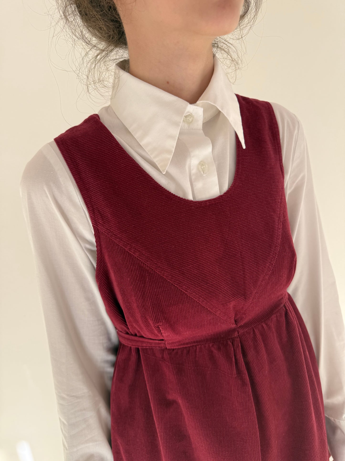 Rochie dark red din corduroy cu talie ultra înaltă reglabilă