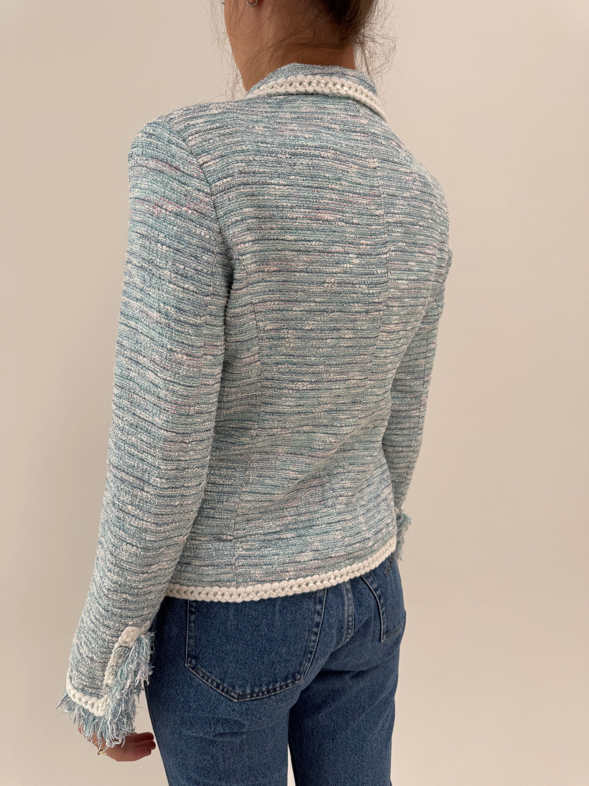 Sacou italian din tweed excepțional baby blue în stil Chanel cu paspoal