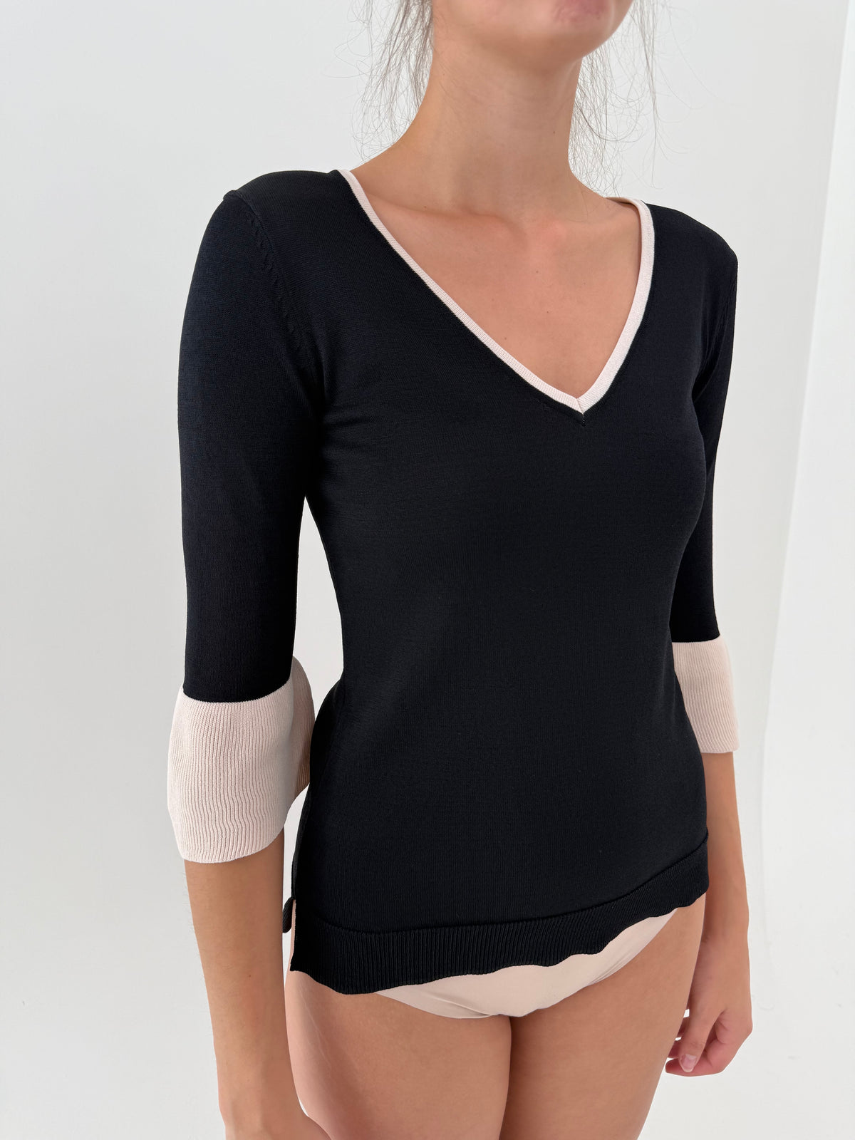 Puloveras feminin alb natur în anchior din tricot fin de Vascoza