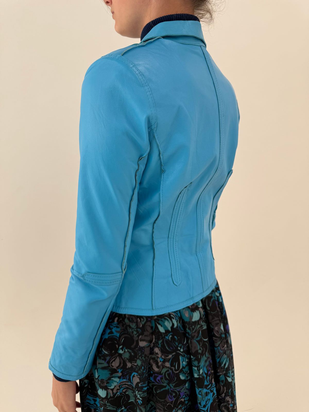 Sacou cambrat aqua blue din piele naturală extrem de moale