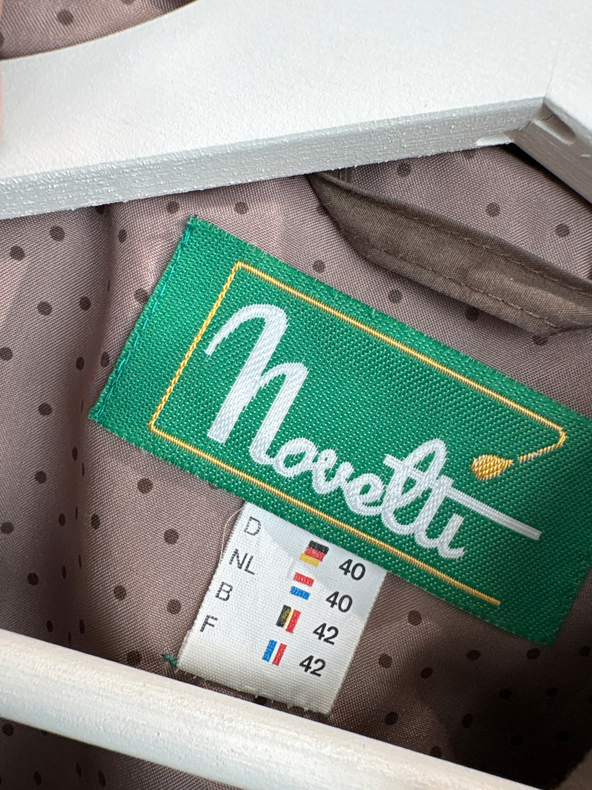 Trench petite  in croi super lung taupe din gabardină în croi retro modern