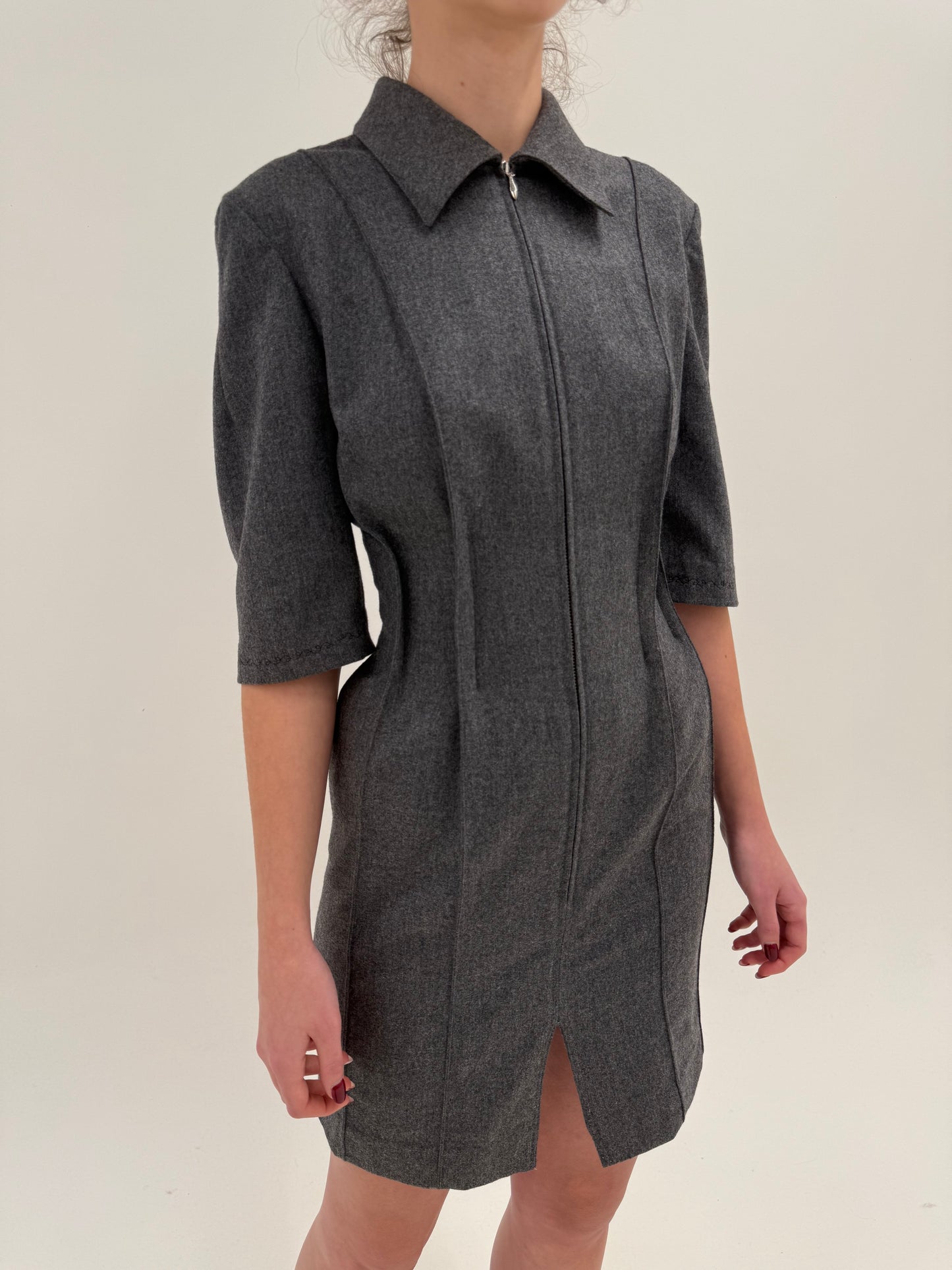 Rochie vintage anii 90 cu design arhitectural cambrata din lana plină extrafina