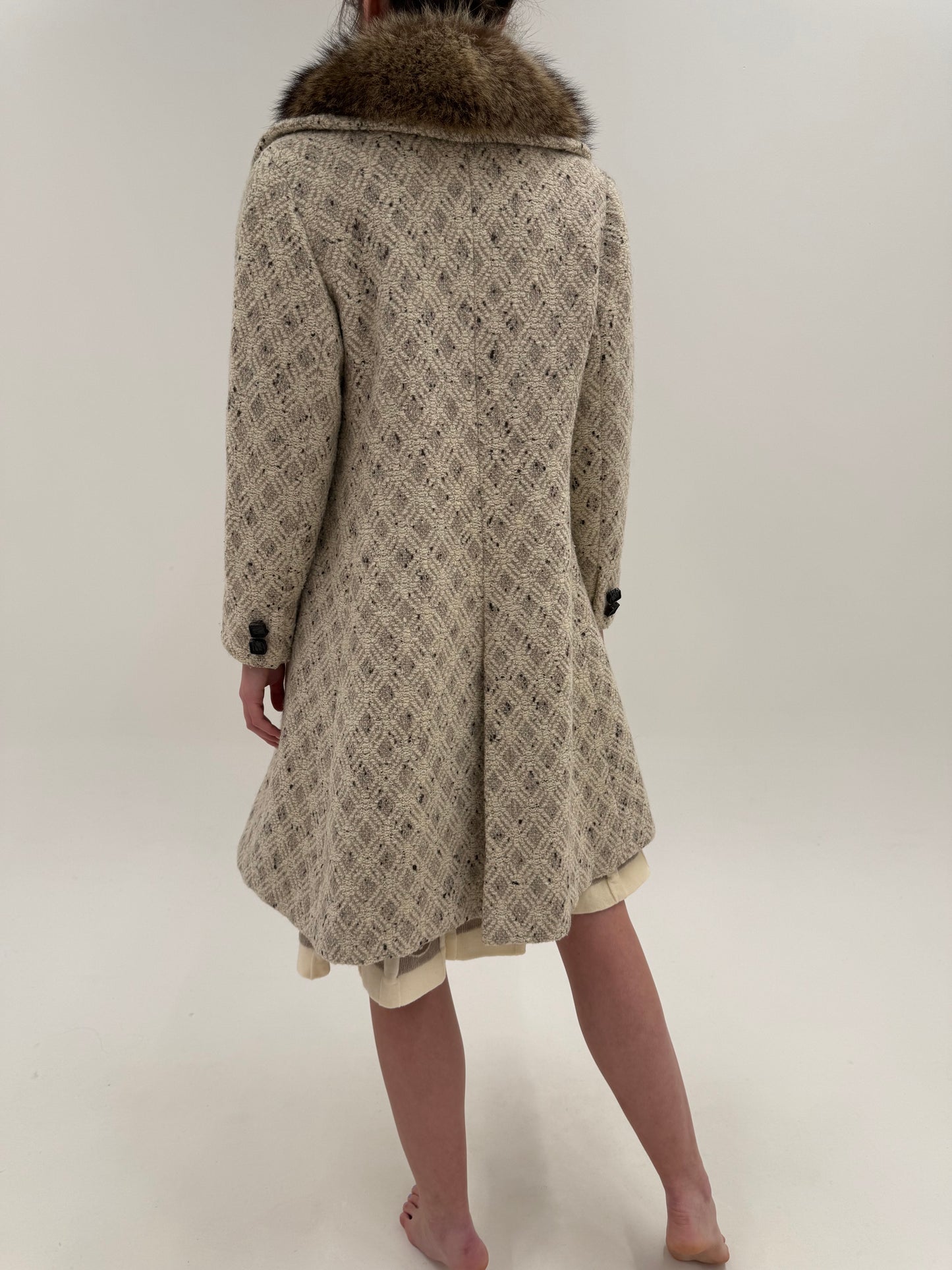 Palton old vintage anii 60 în stil New Look Dior cu blană naturală de raton