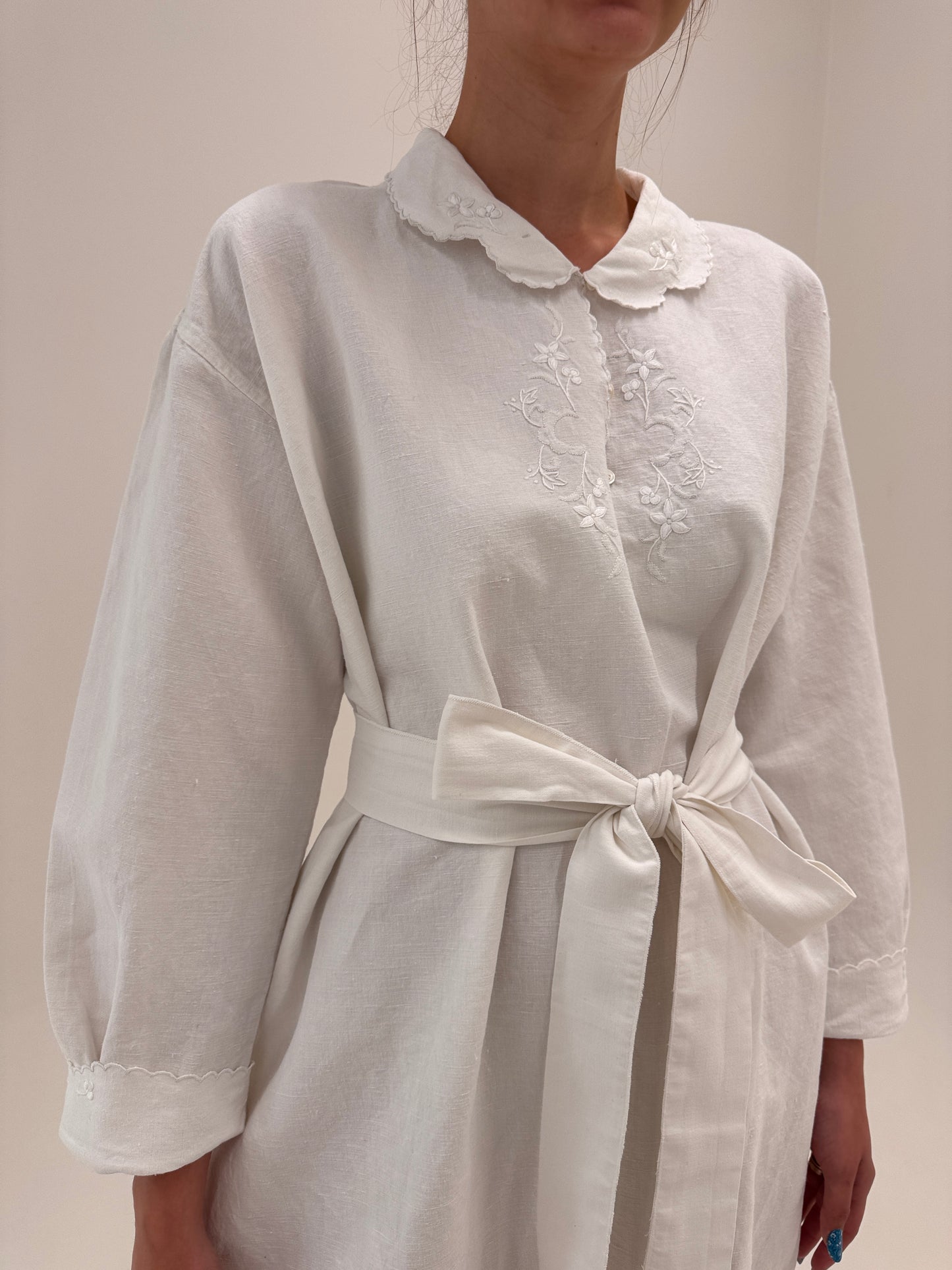Rochie maxi din pânză excepțională de in cu broderie manuală delicată superbă