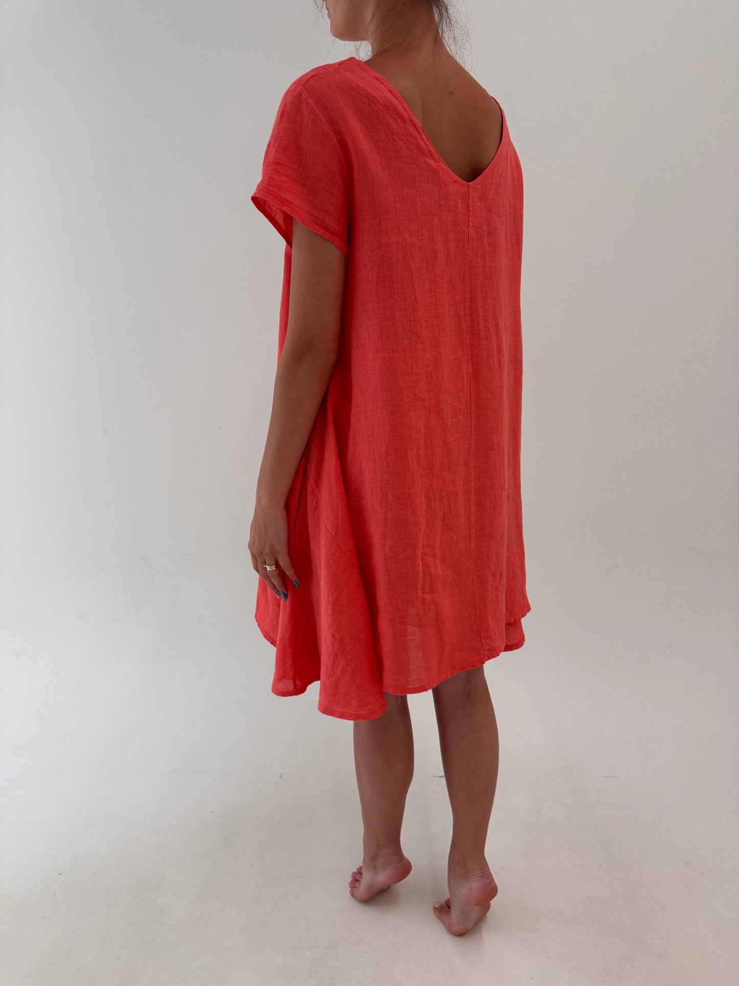 Rochie italiană coral red în croi lejer din in premium cu buzunare