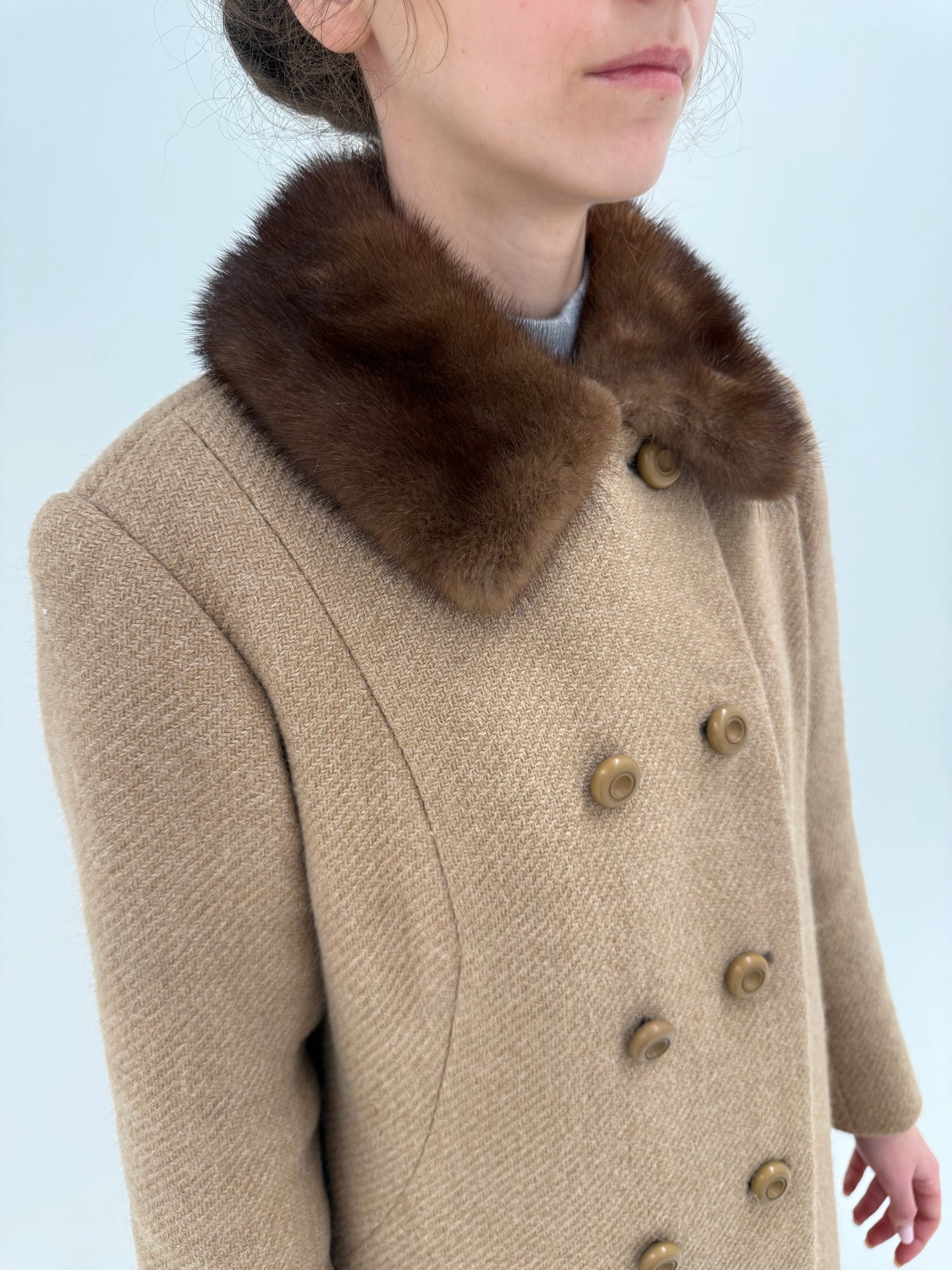 Palton old vintage de colecție anii 60 din lana groasă camel cu guler din nurcă