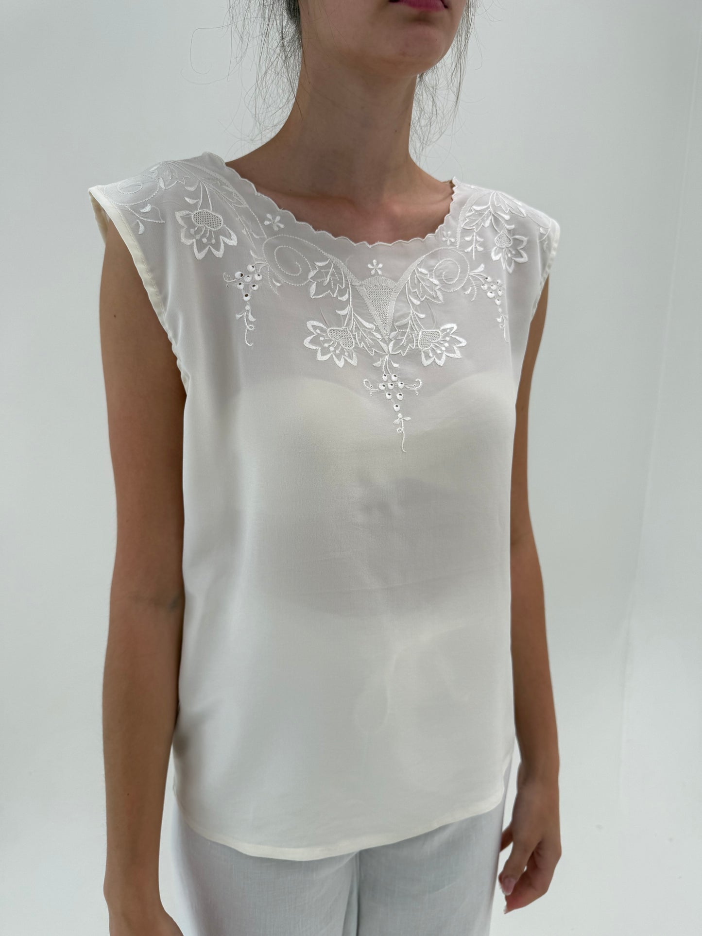 Top bijuterie din mătase naturală butter white cu broderie manuală