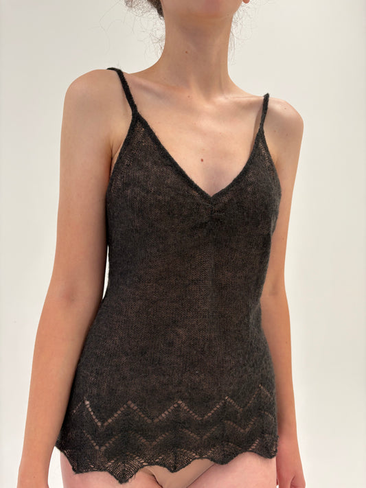 Top dark brown ușor cambrat din baby mohair