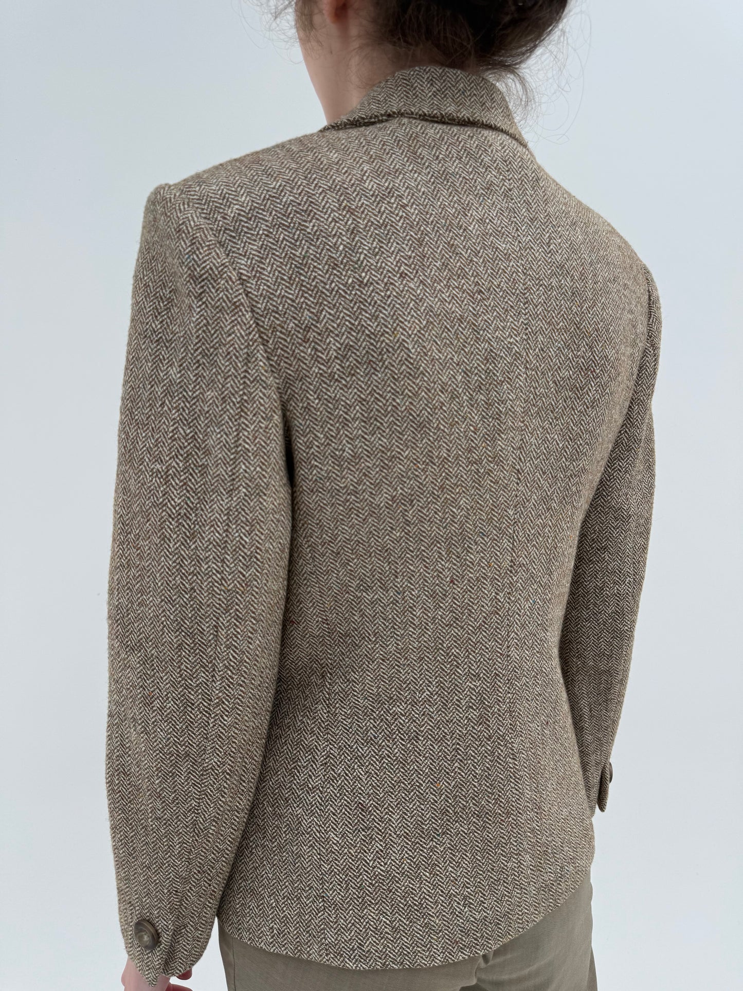 Sacou nude cambrat din stofă Chevron de lana și mătase naturală