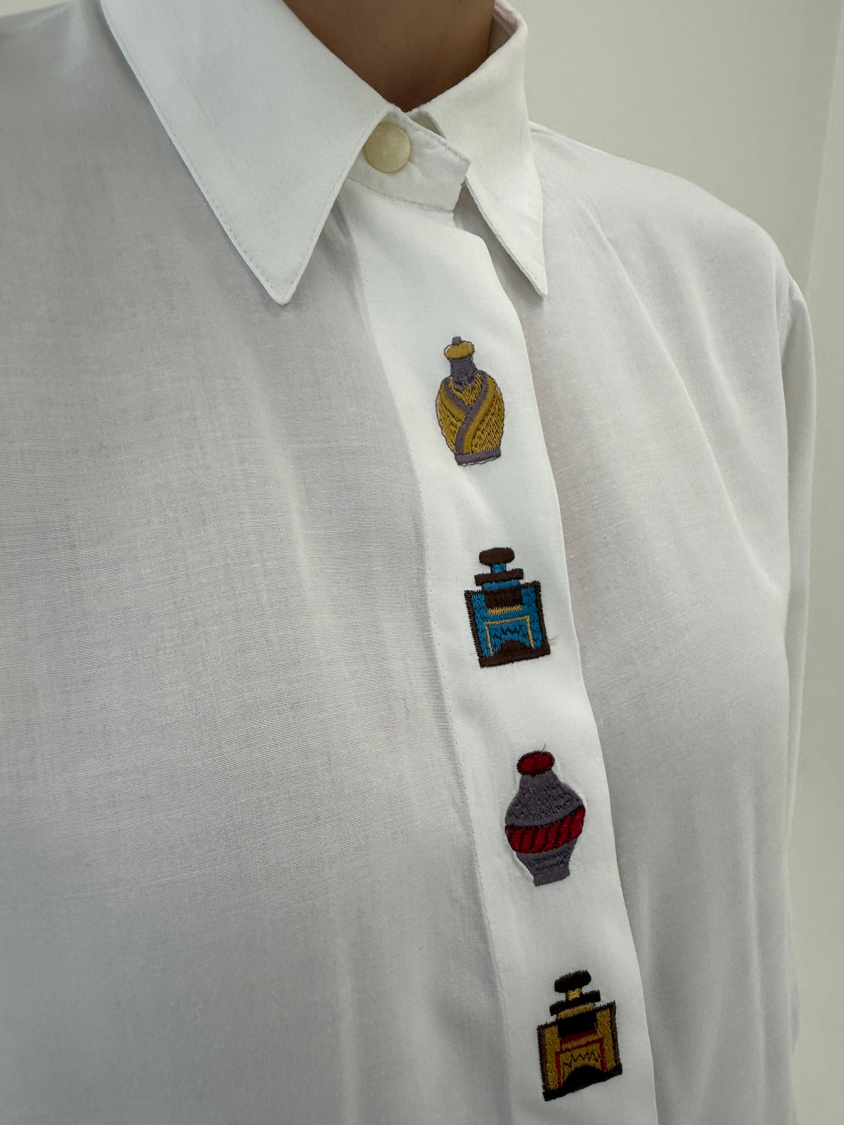 Cămașa vintage cu broderie din vascoza moale plină