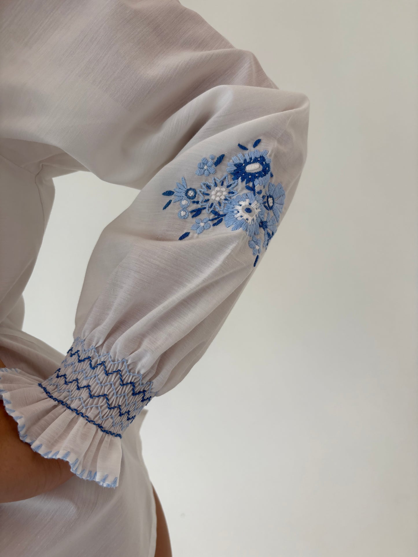 Cămașa vintage bijterie din bumbac cu broderie manuală excepțională
