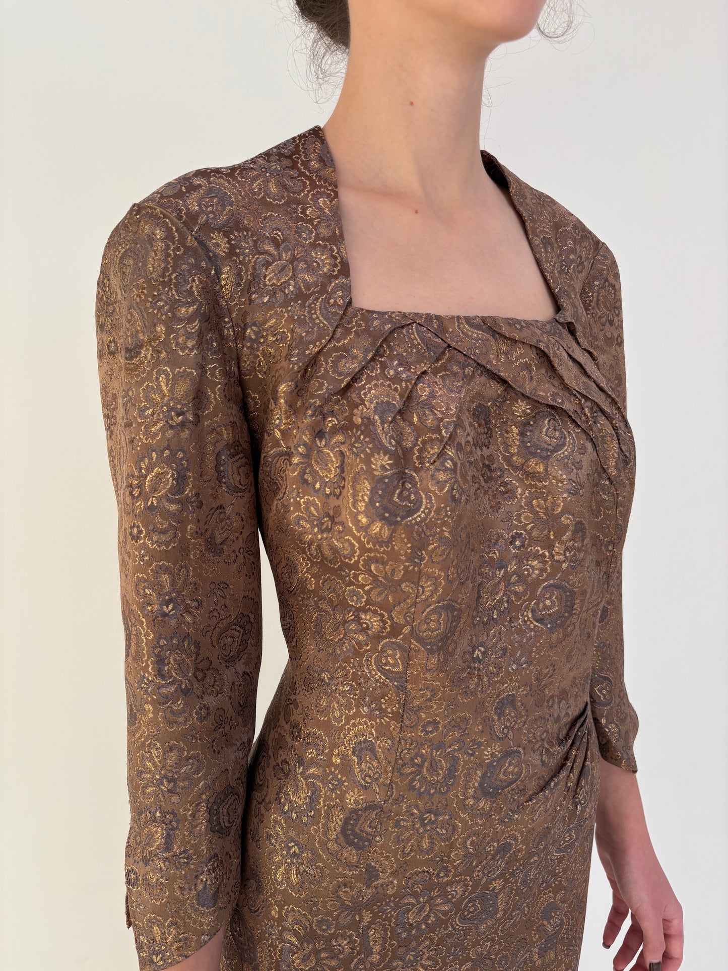 Rochie Old vintage cocktail sheath anii 60 de colecție din brocart auriu pudrat