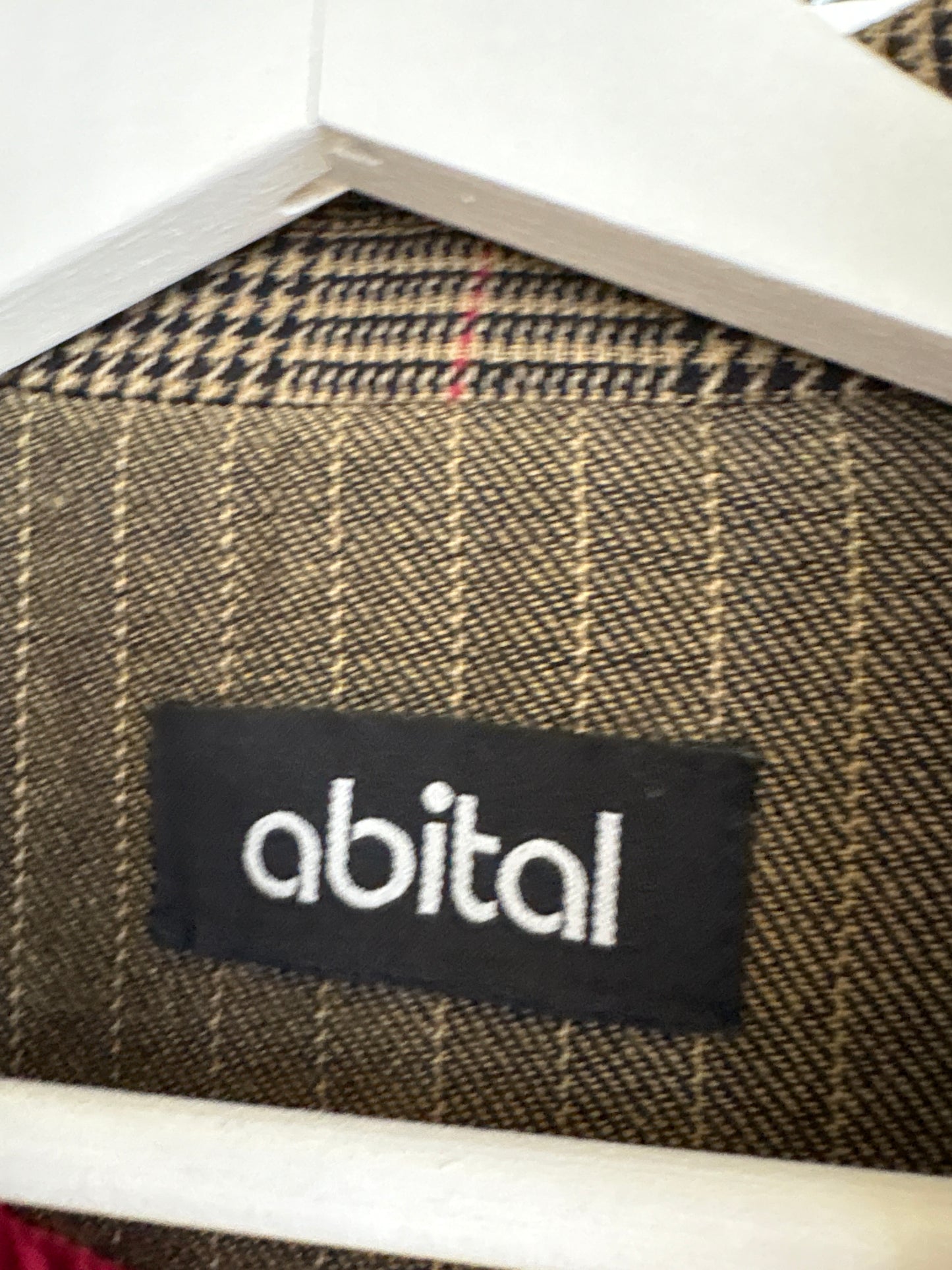 Sacou cambrat camel din lana în carouri pied de coq cu franjuri de cristale