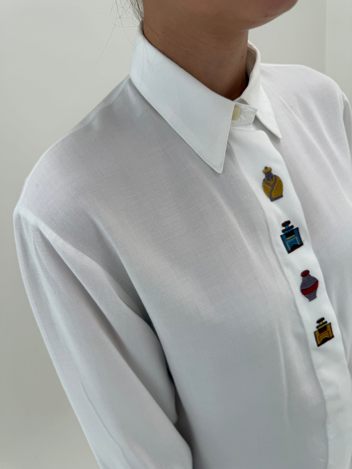Cămașa vintage cu broderie din vascoza moale plină
