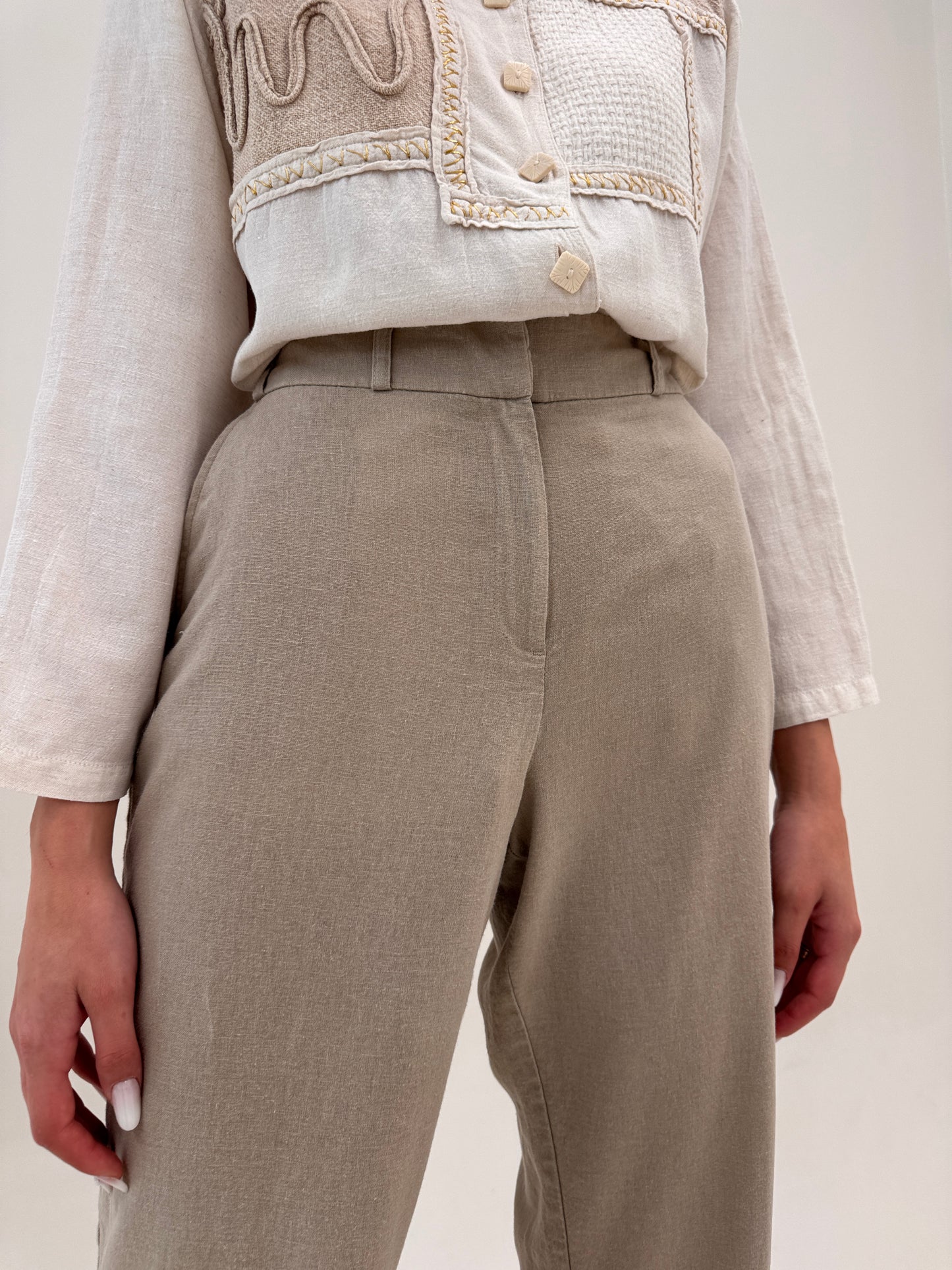 Pantaloni sand nude cu talie ultra înaltă din pânză de in și vascoza