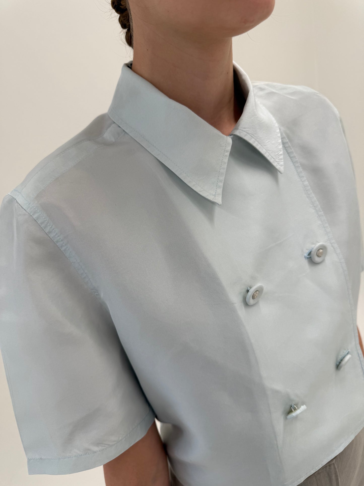 Jeacheta Versace baby blue din mătase naturală în croi super chic