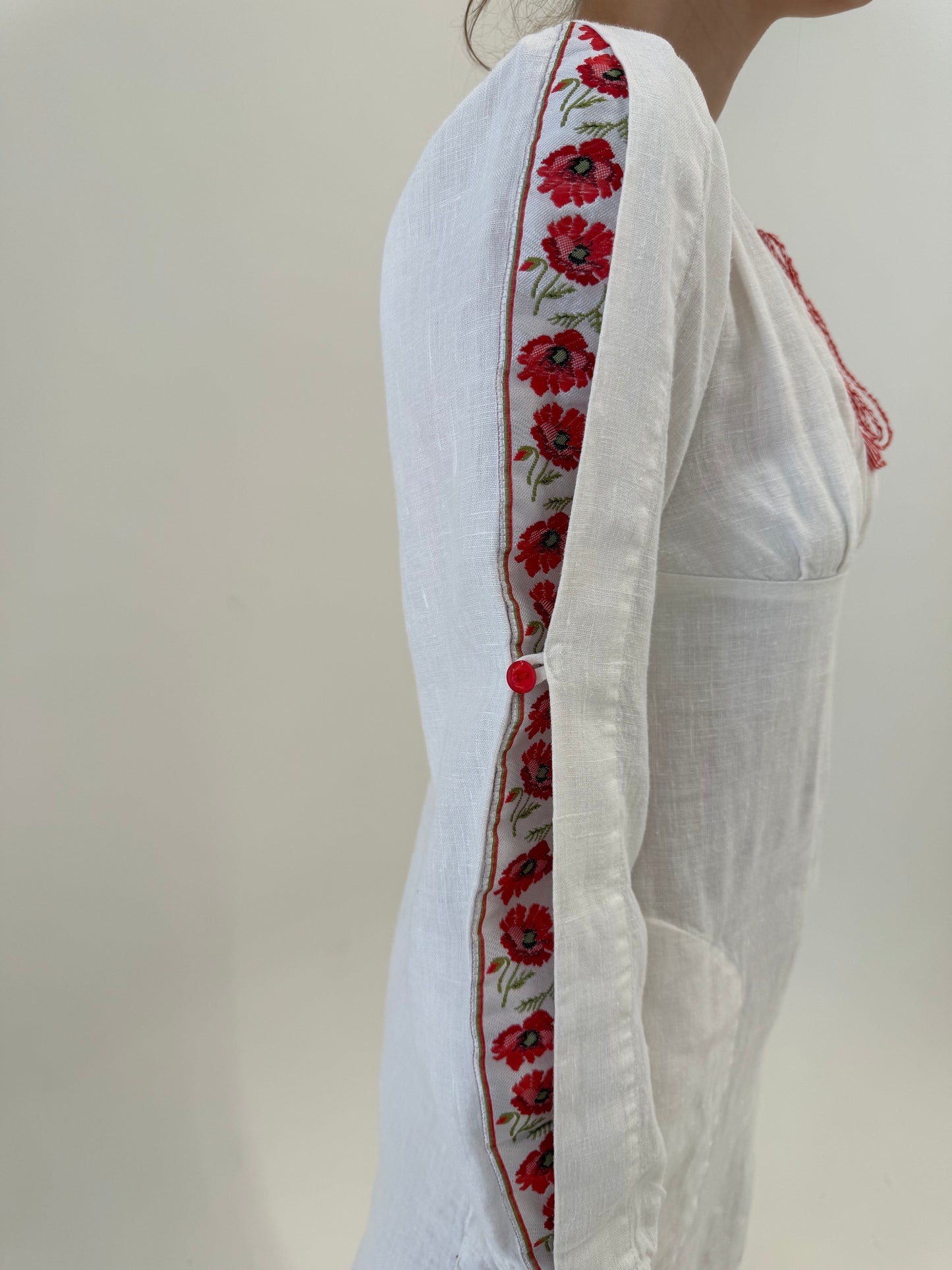 Rochie excepțională tip tunica cu broderie și dantelă macrame în croi chic