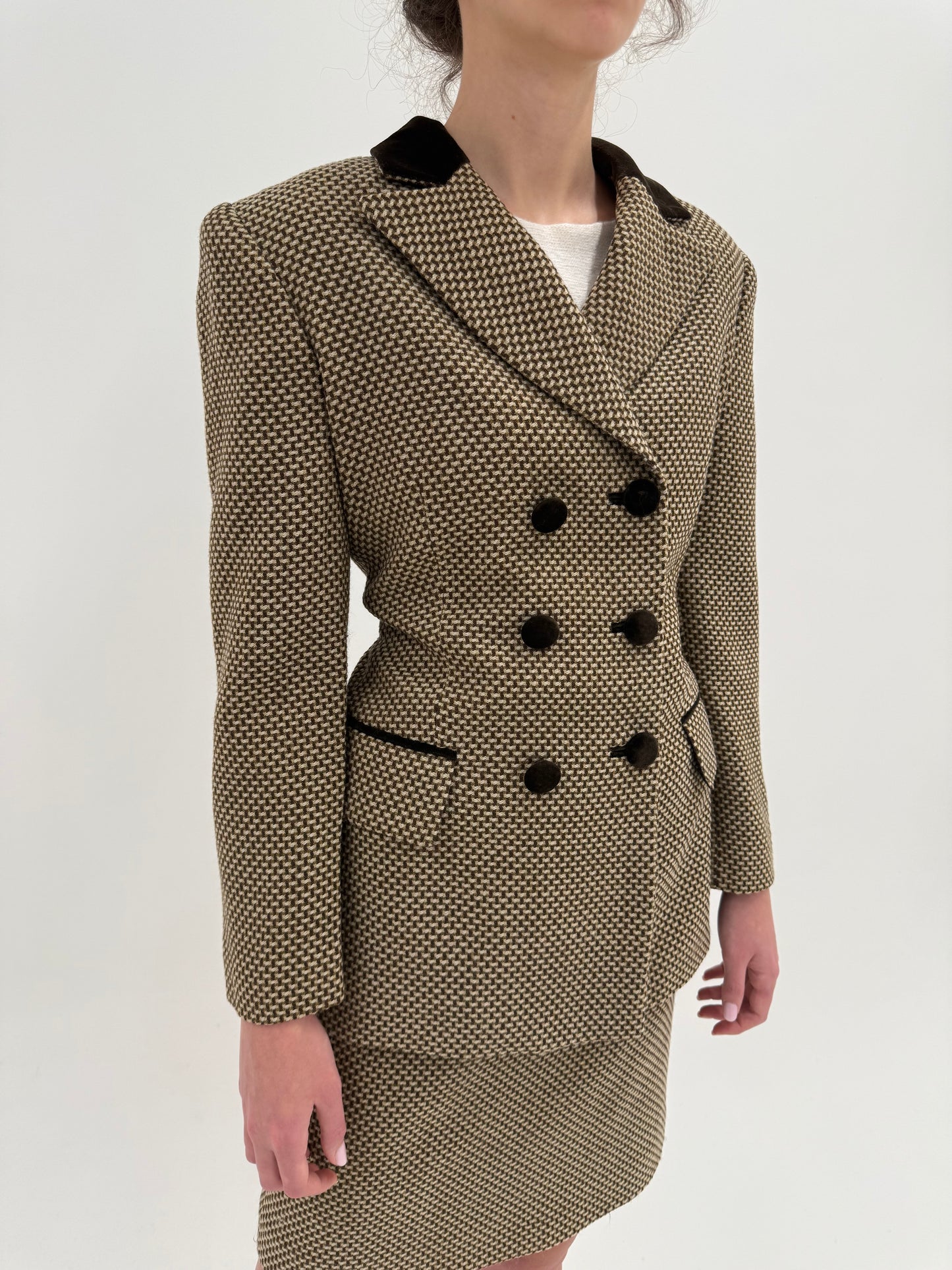 Deux piece de brand luxury italian din stofă cu textura 3D camel și negru